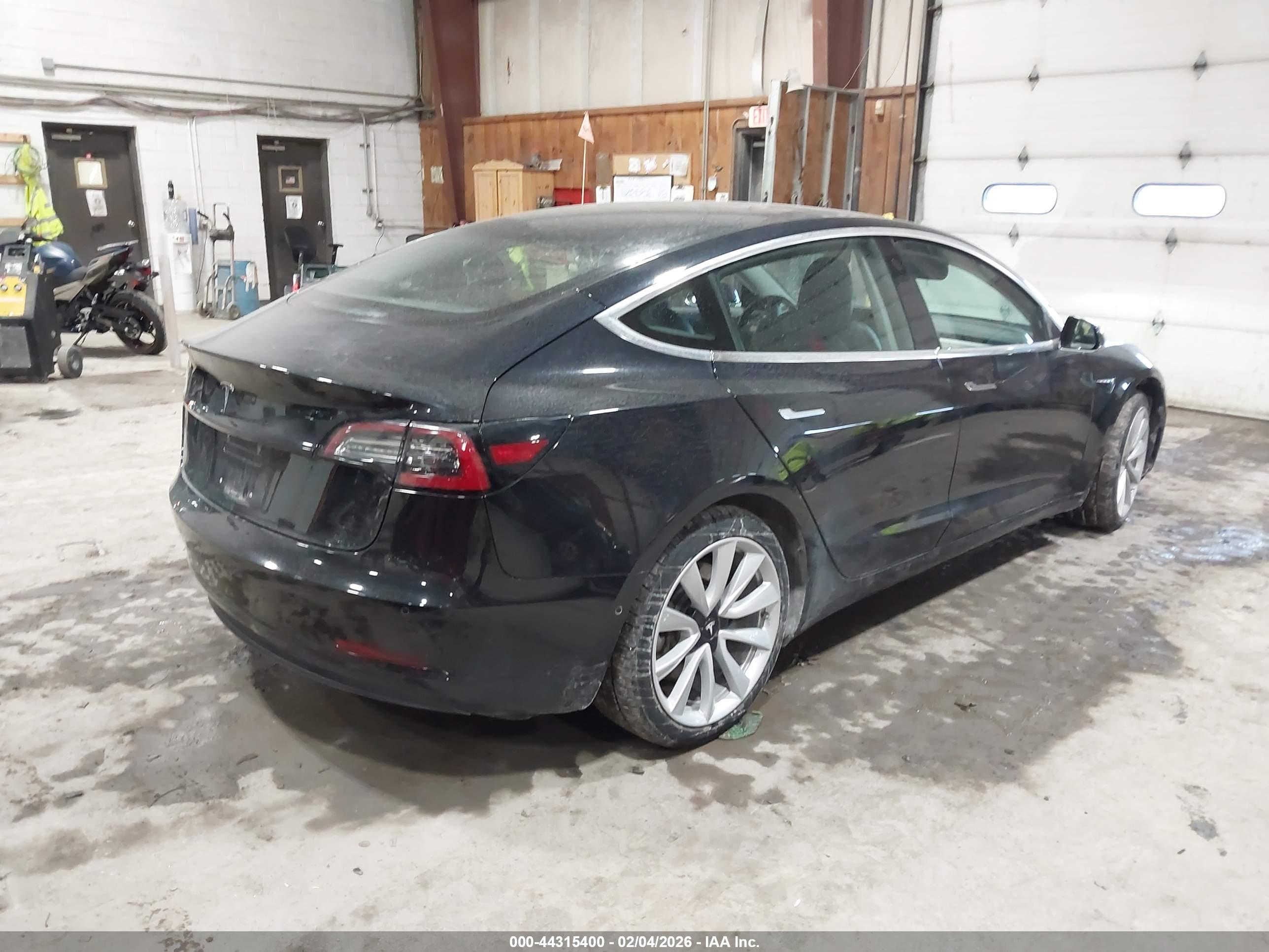 TESLA MODEL image 4
