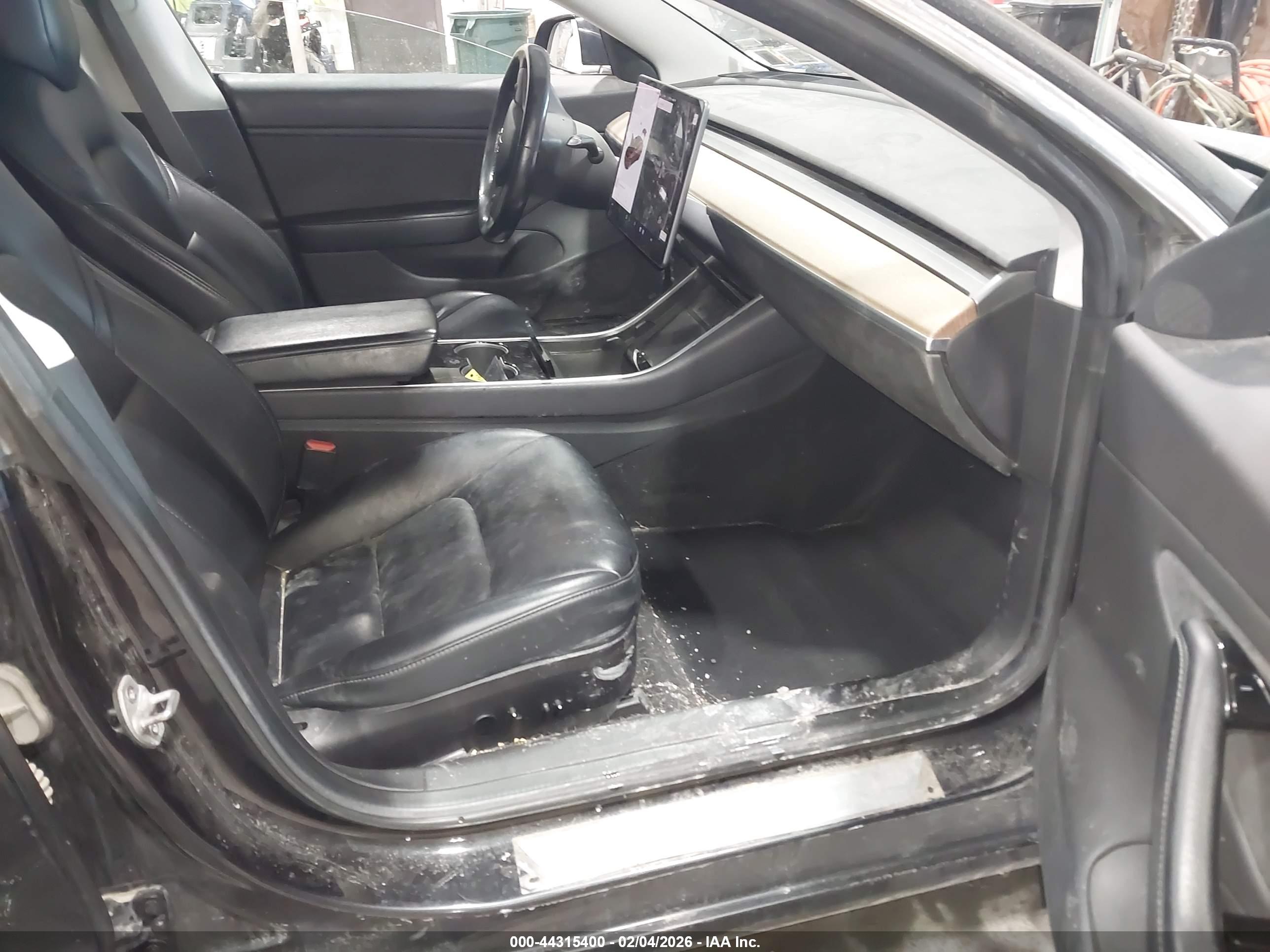 TESLA MODEL image 5