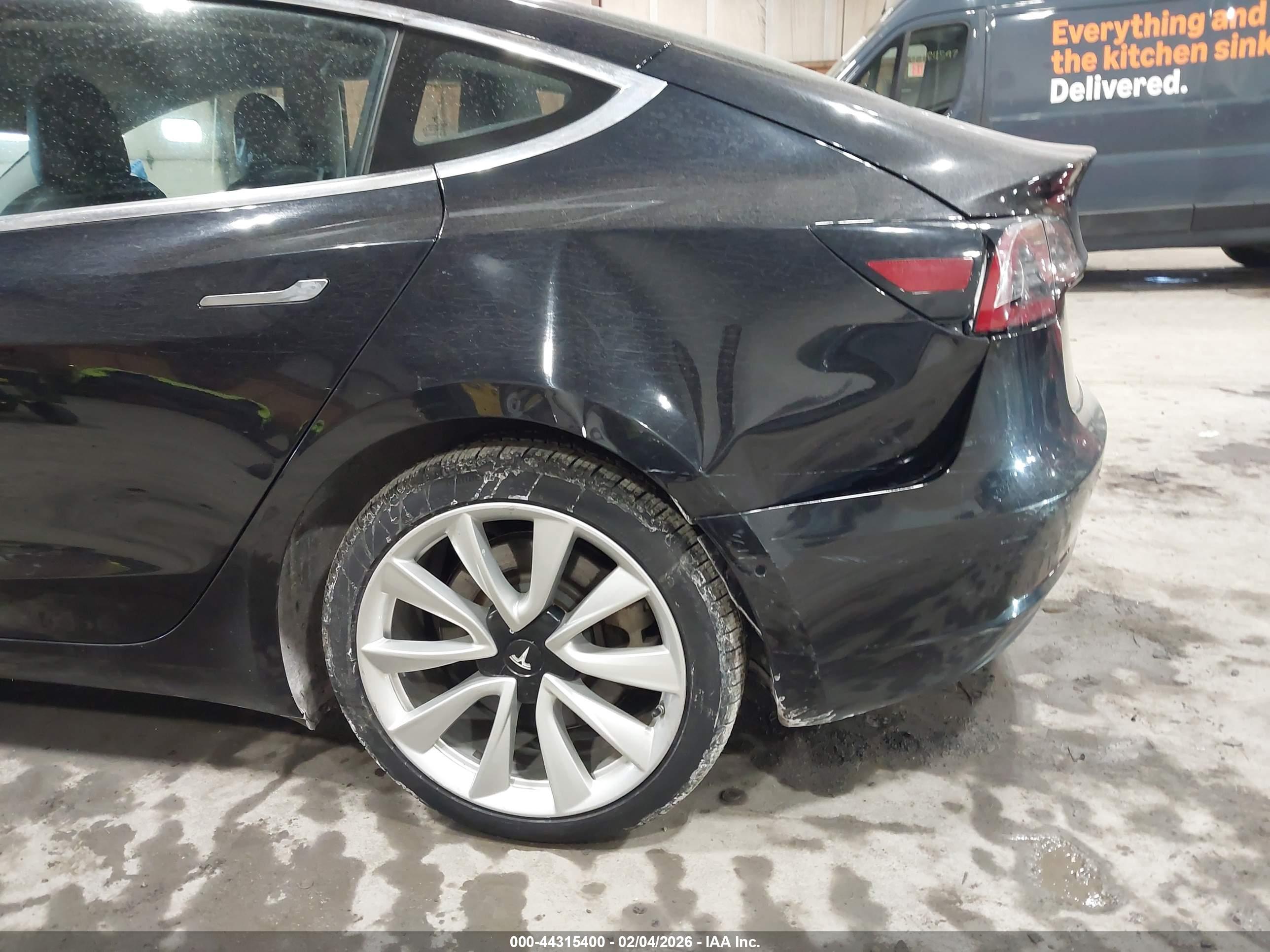TESLA MODEL image 6