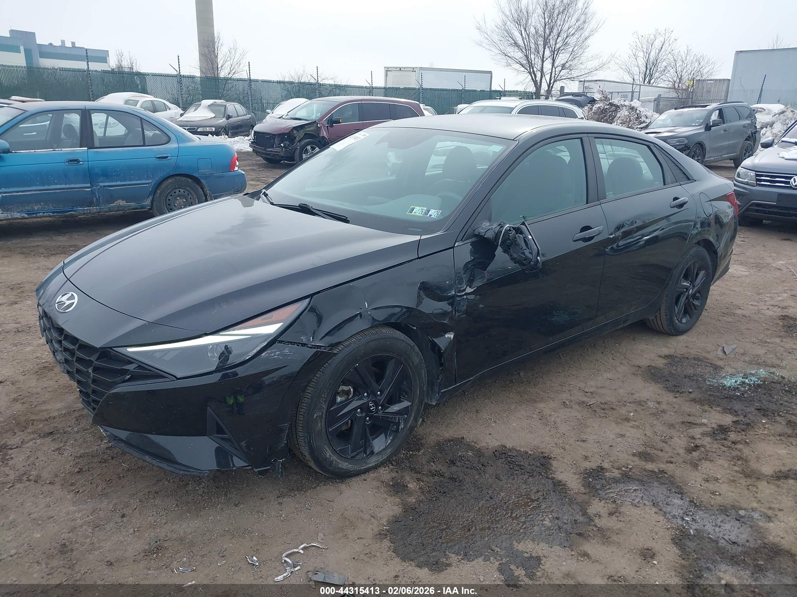 HYUNDAI ELANTRA image 2