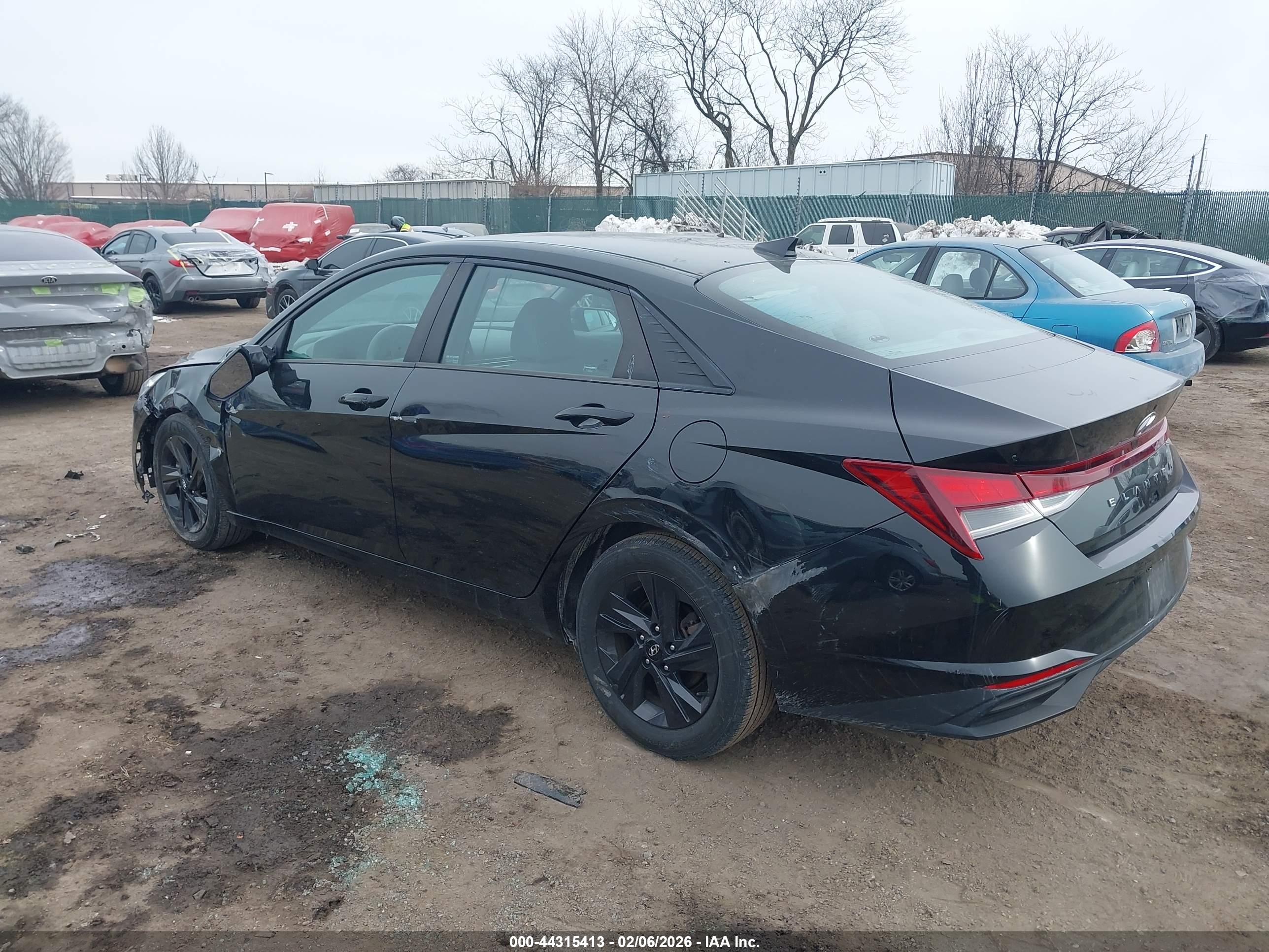 HYUNDAI ELANTRA image 3