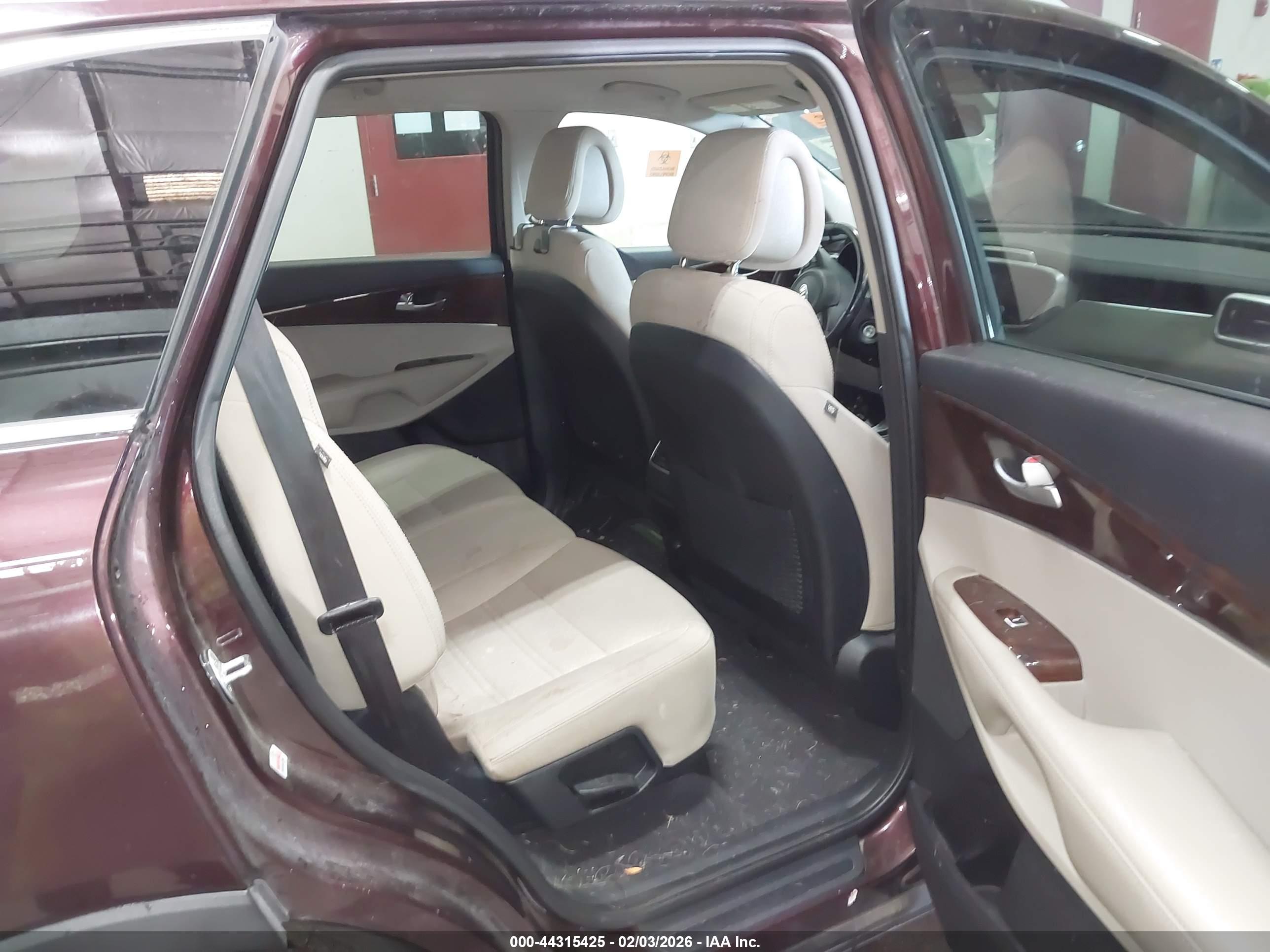 KIA SORENTO image 8