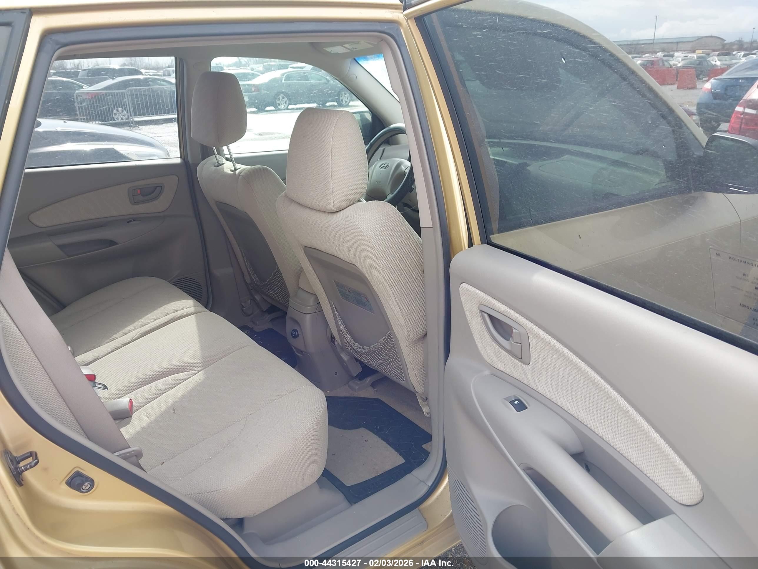 HYUNDAI TUCSON image 8