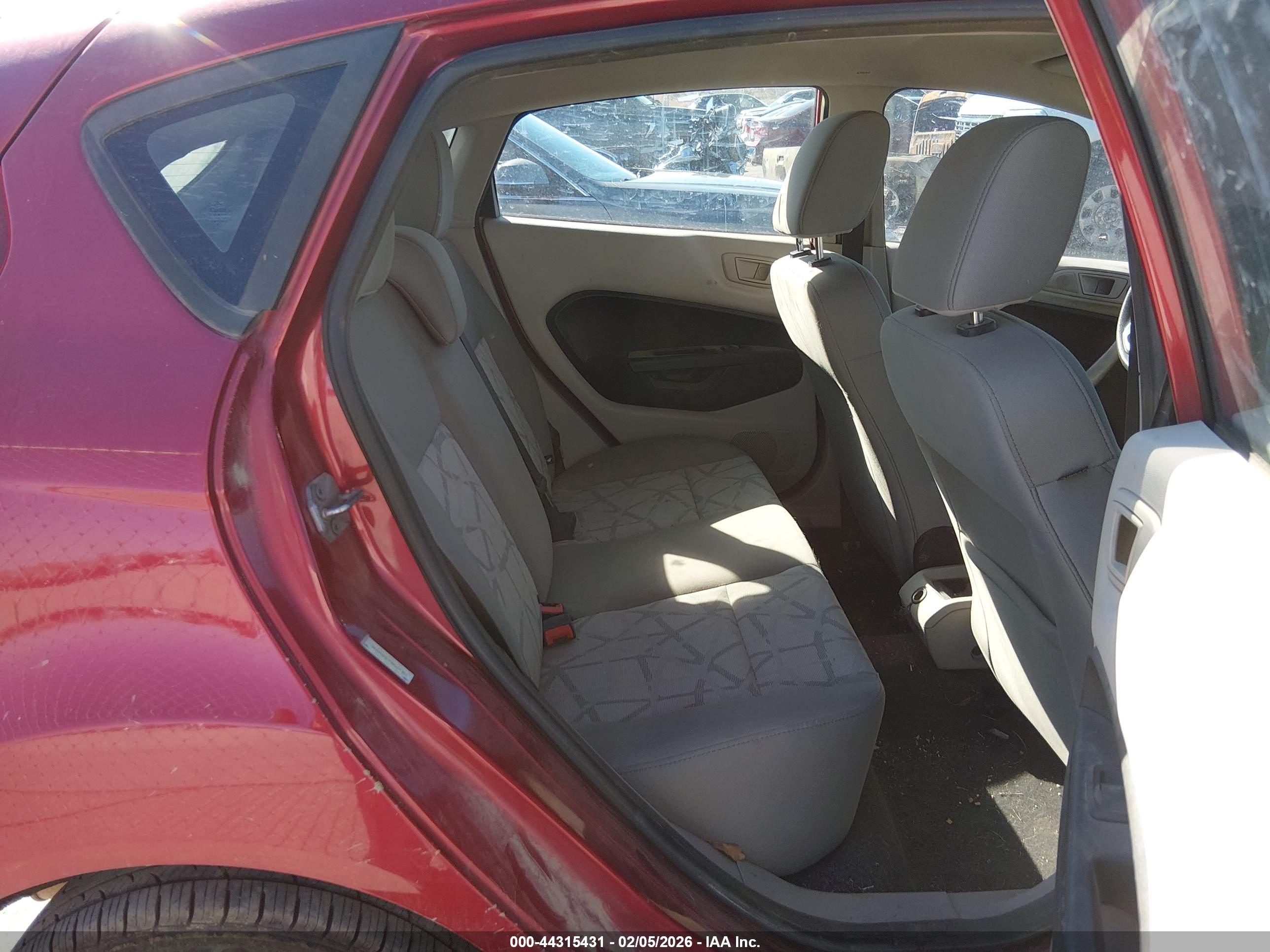 FORD FIESTA image 8