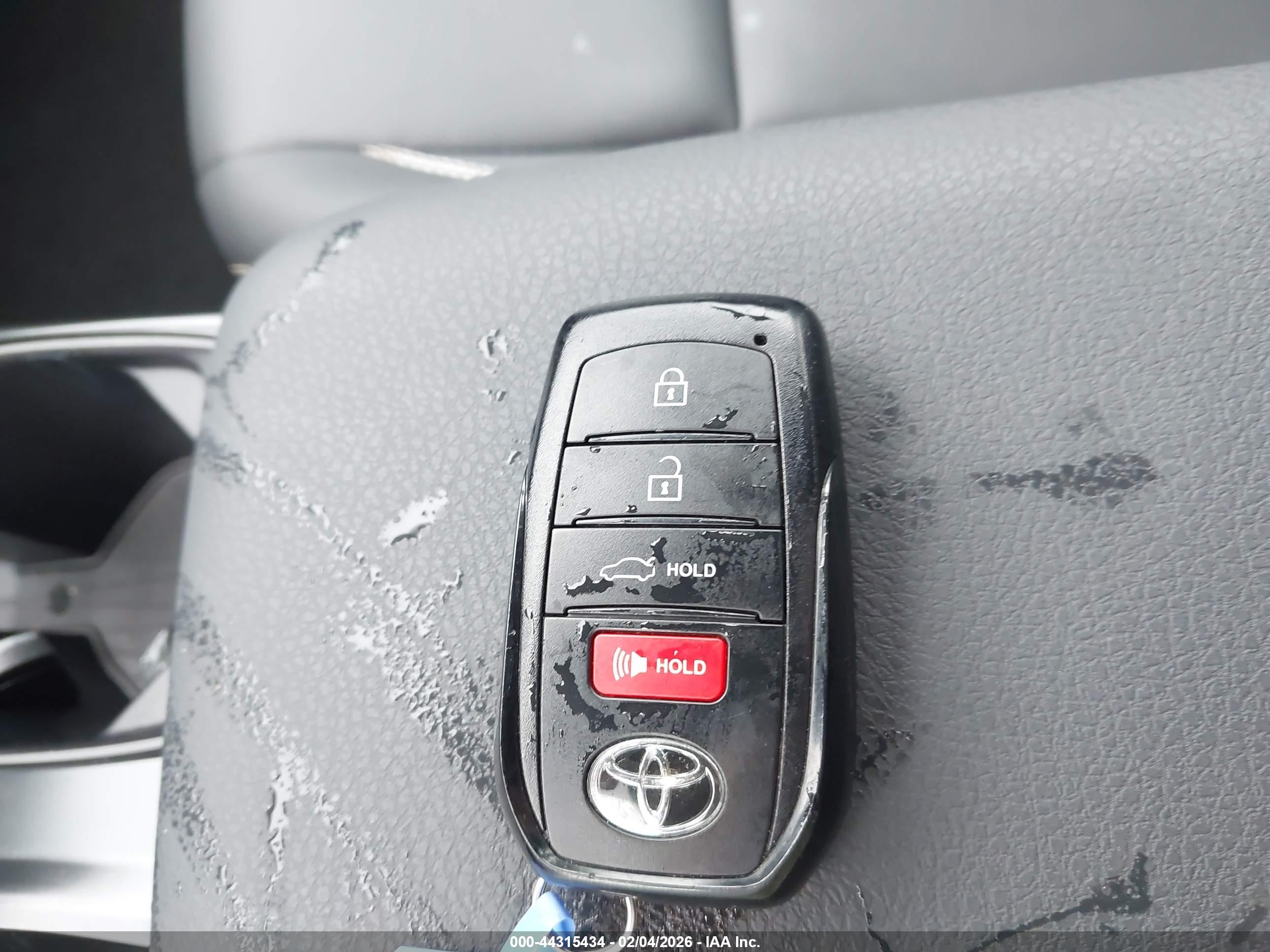TOYOTA CAMRY image 11