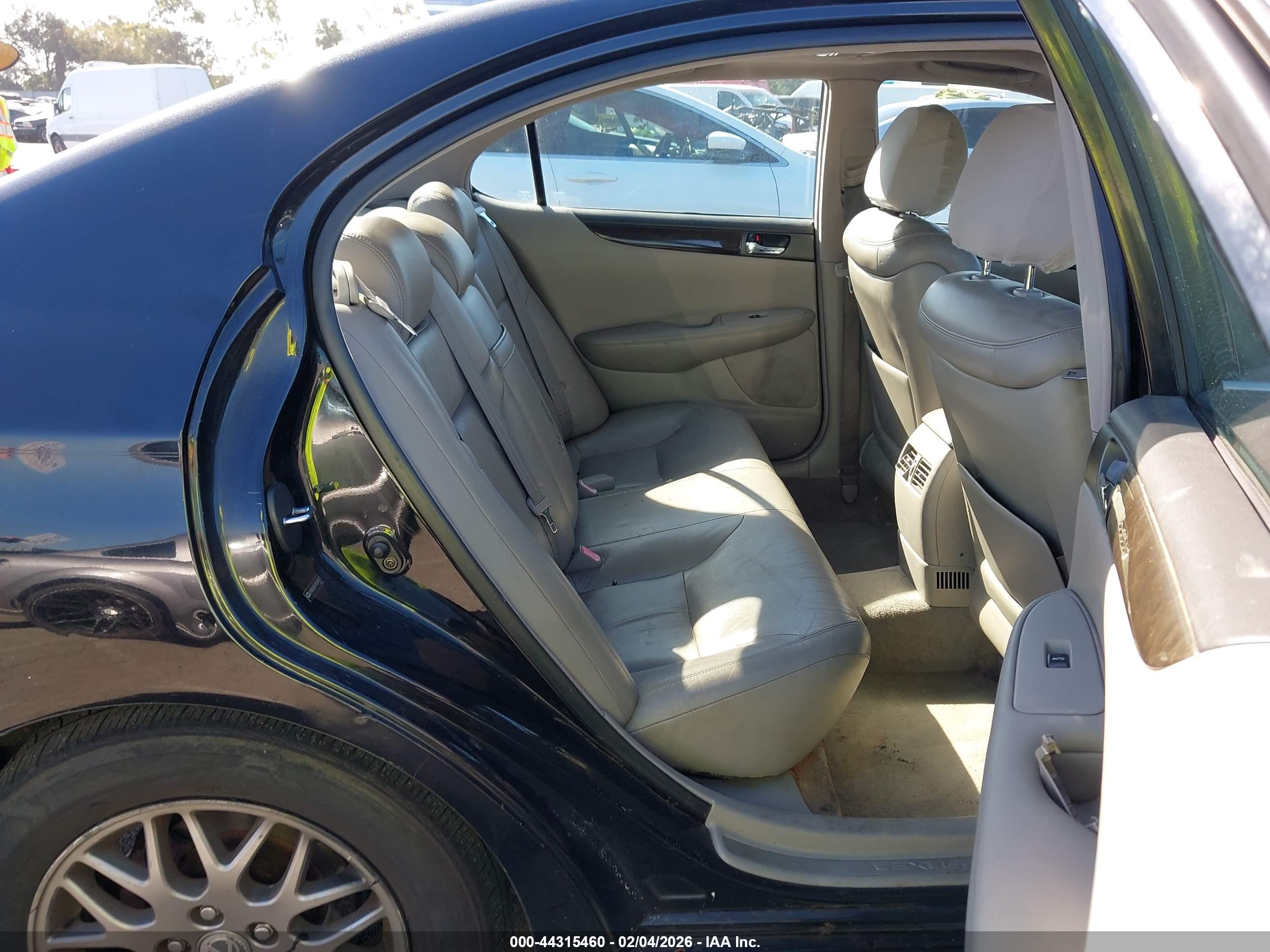 LEXUS ES image 8