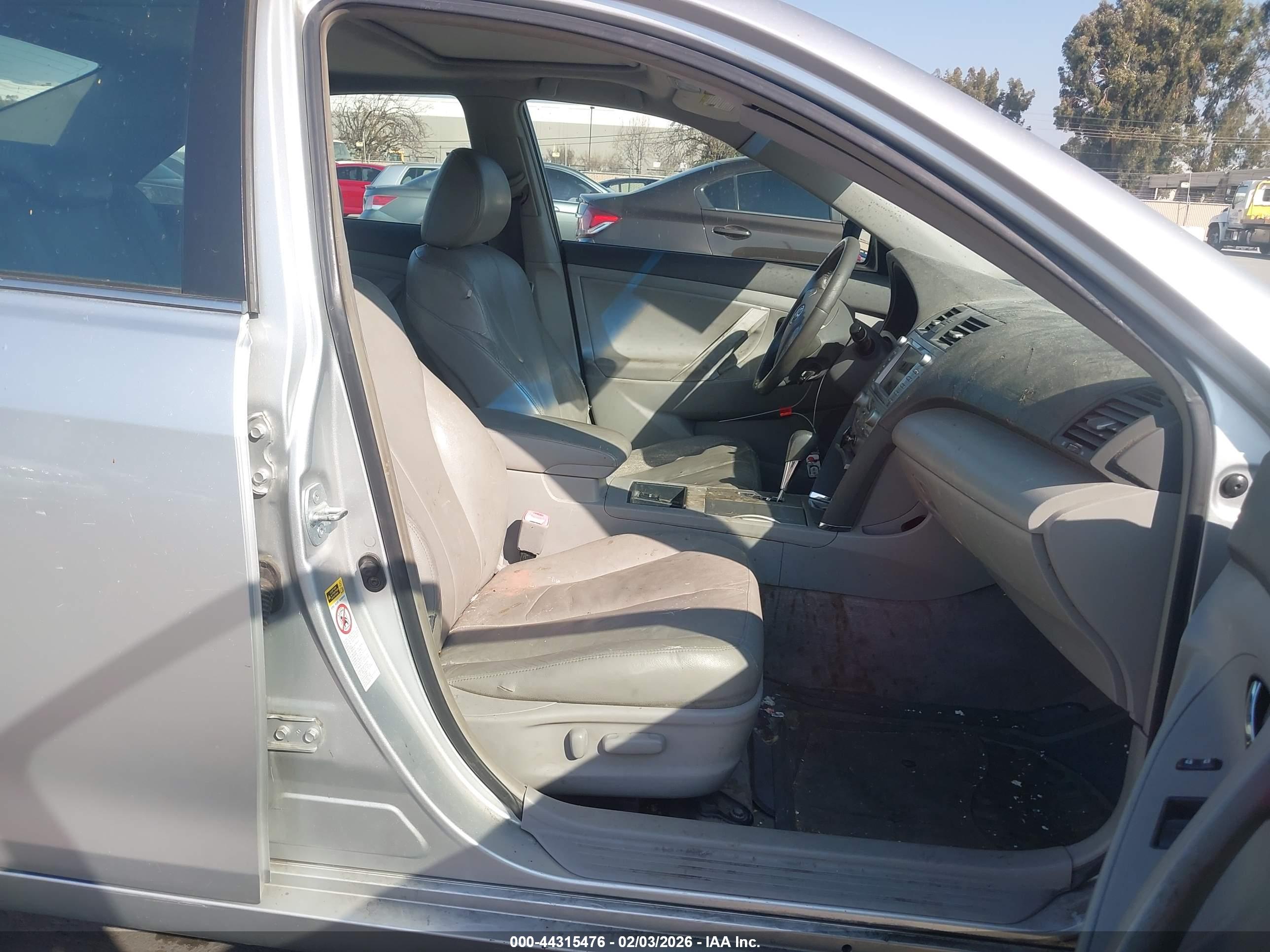 TOYOTA CAMRY image 5