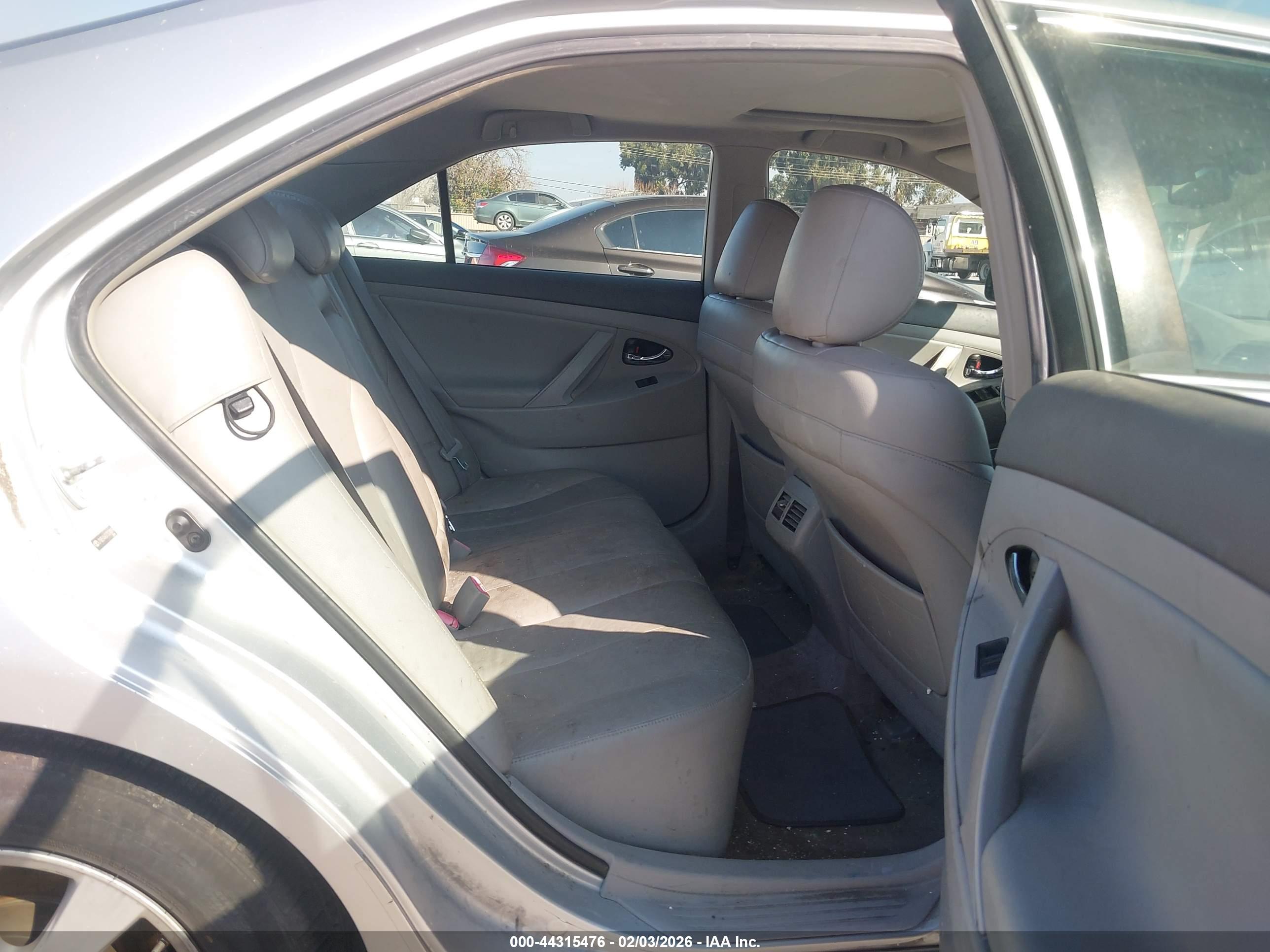 TOYOTA CAMRY image 8