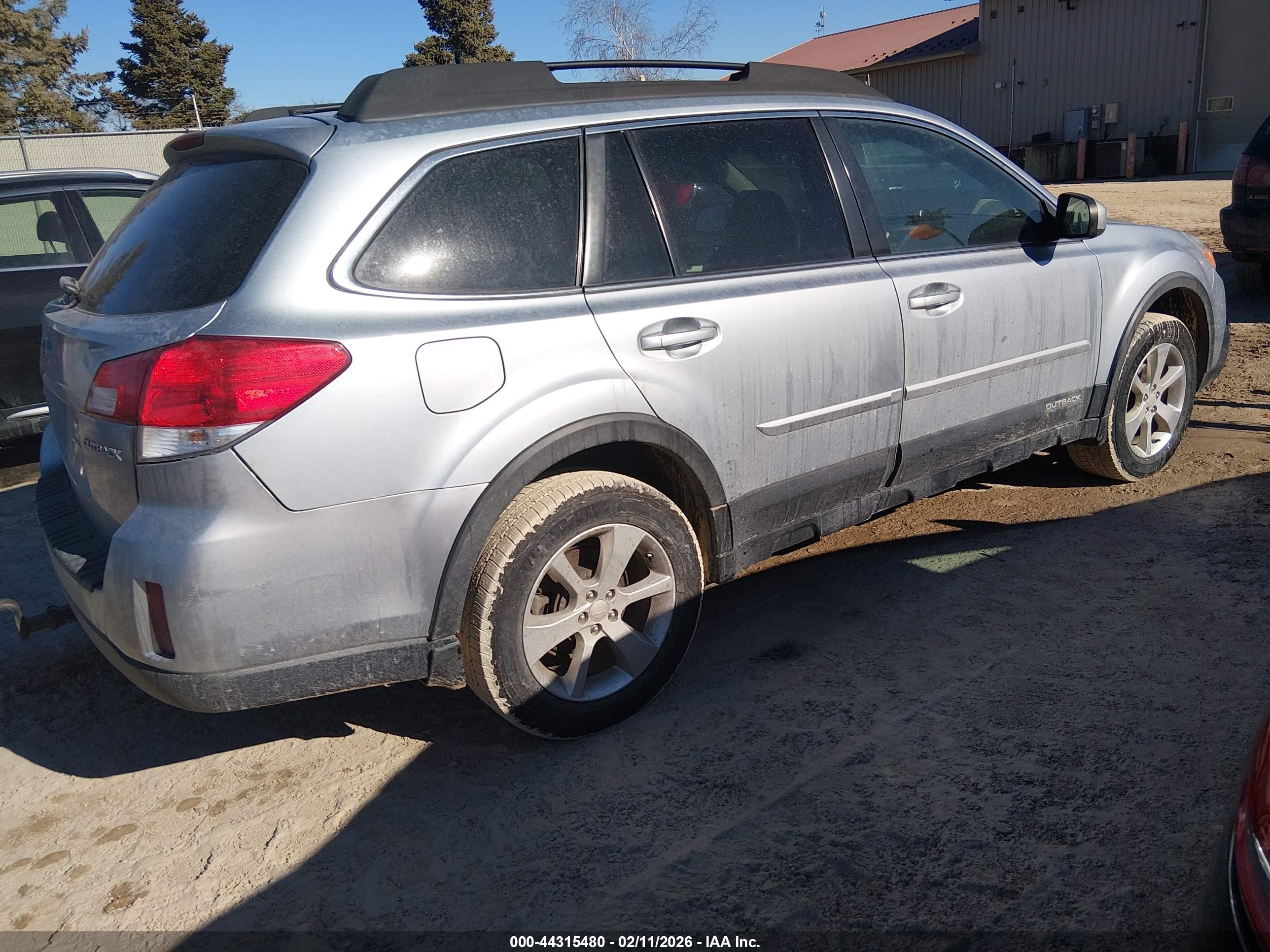 SUBARU OUTBACK image 4