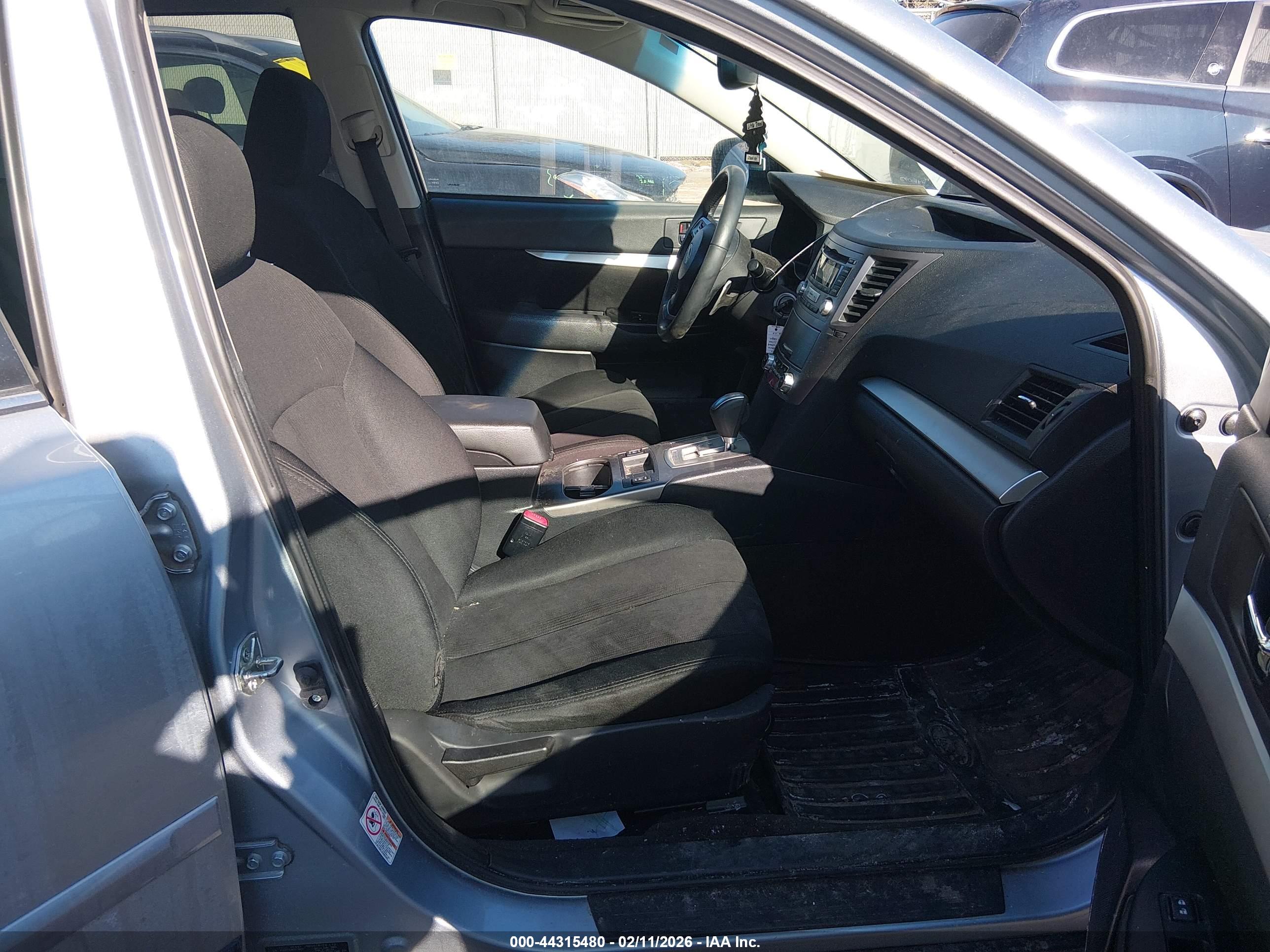 SUBARU OUTBACK image 5