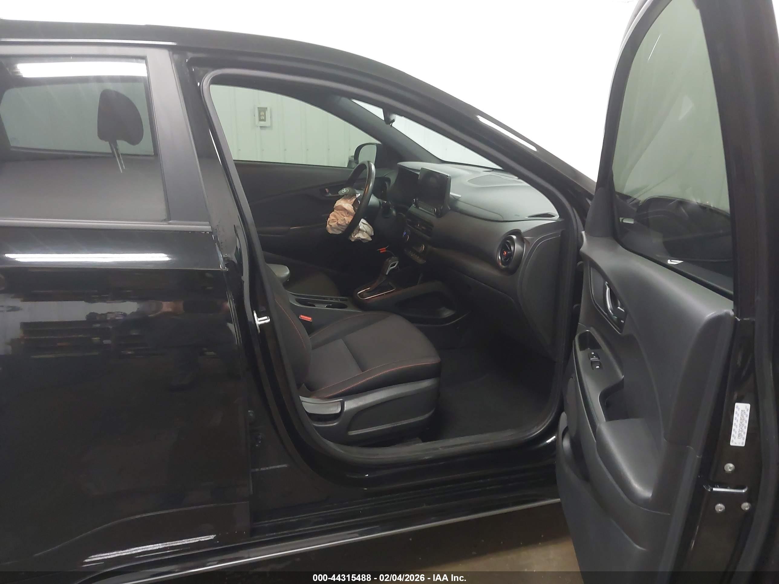 HYUNDAI KONA image 5