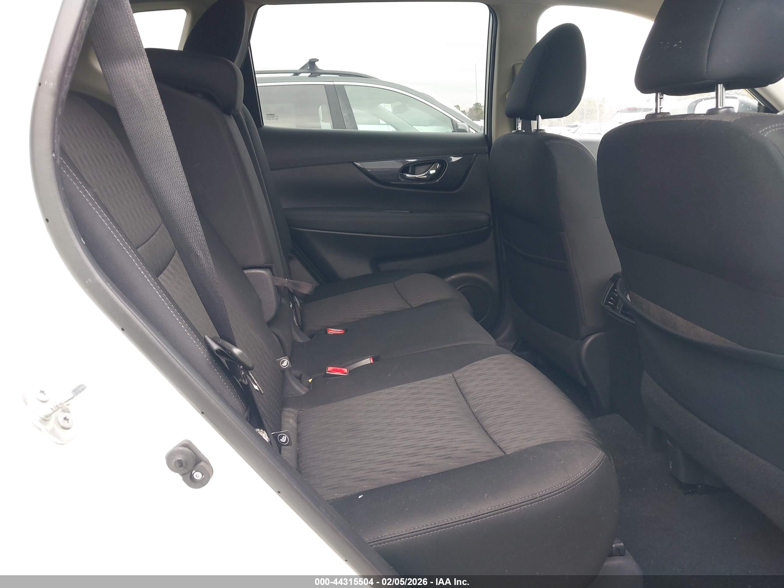 NISSAN ROGUE image 8