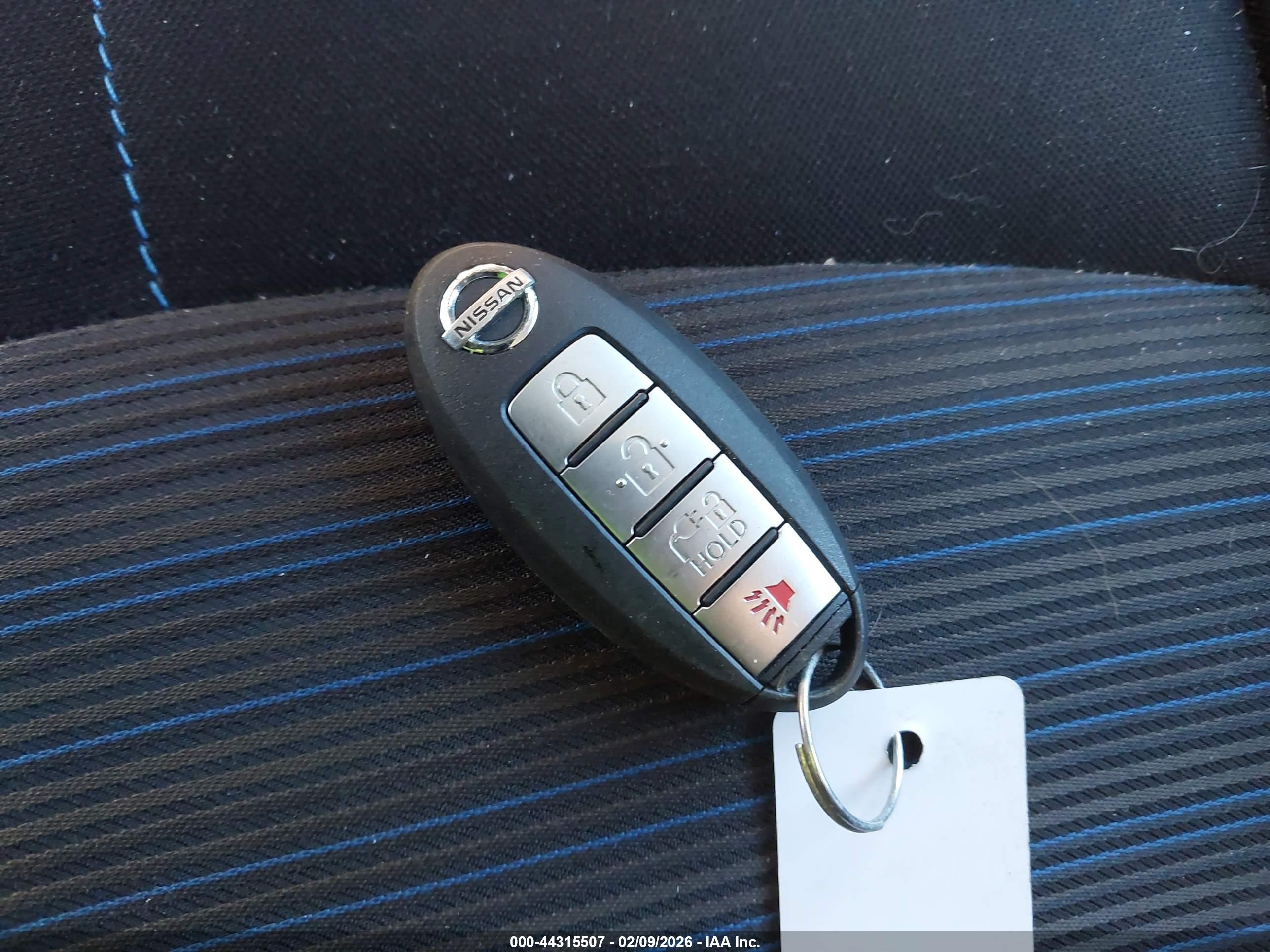 NISSAN LEAF image 11