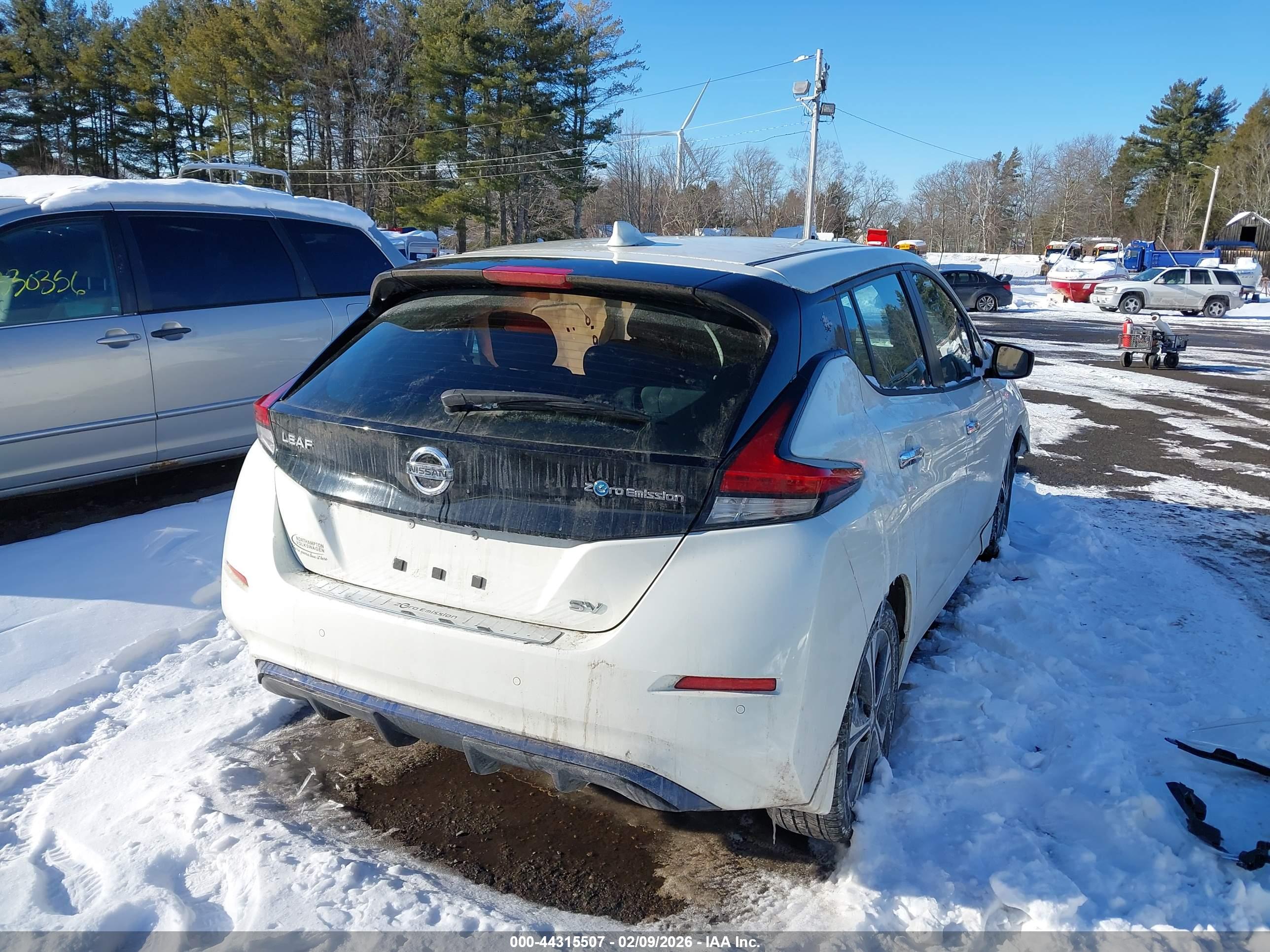 NISSAN LEAF image 4