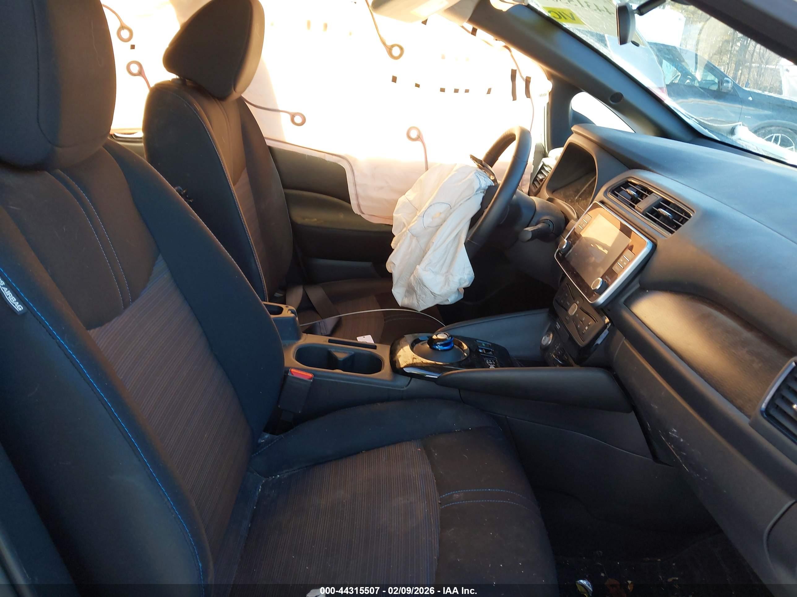 NISSAN LEAF image 5