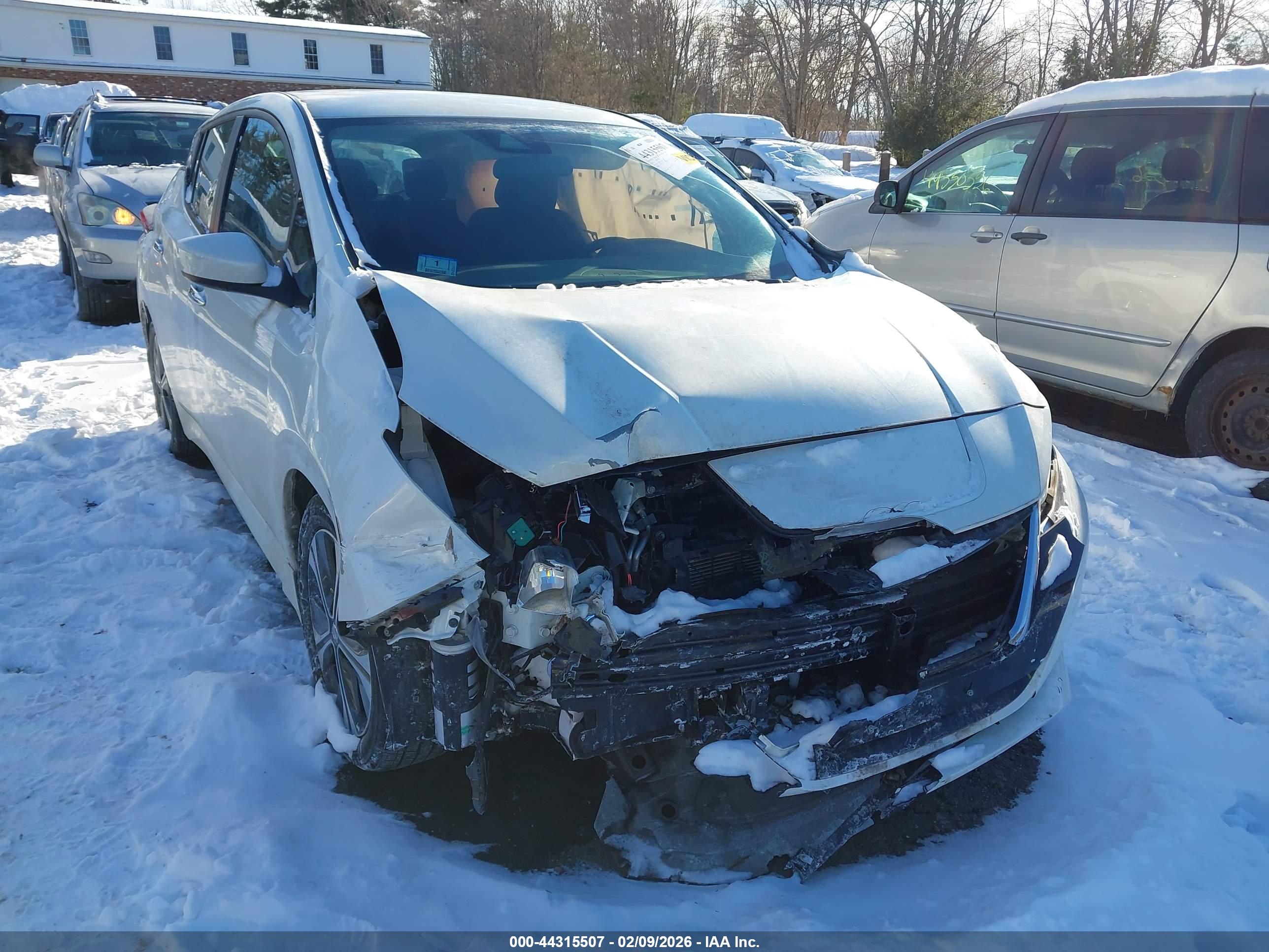 NISSAN LEAF image 6
