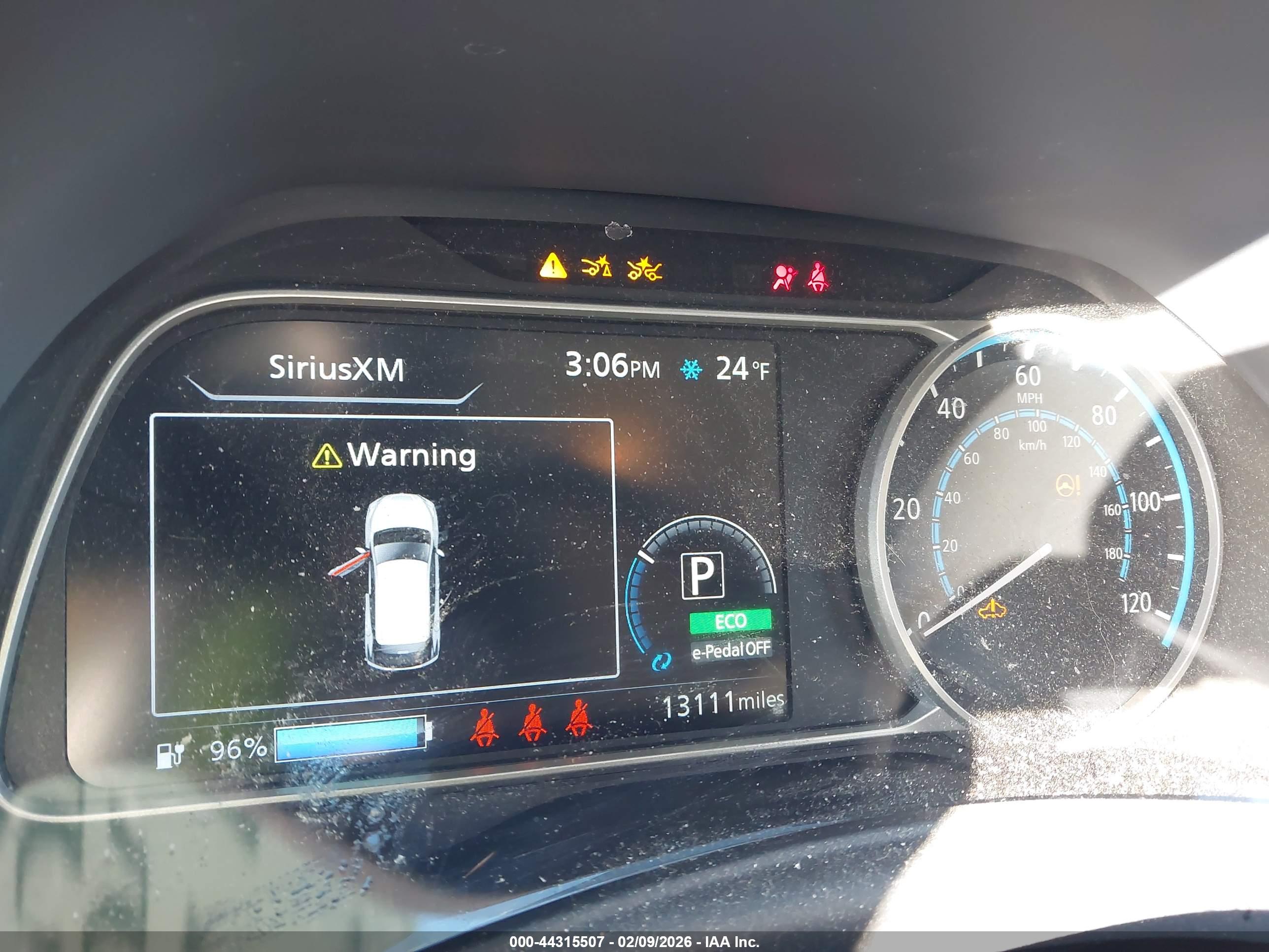 NISSAN LEAF image 7