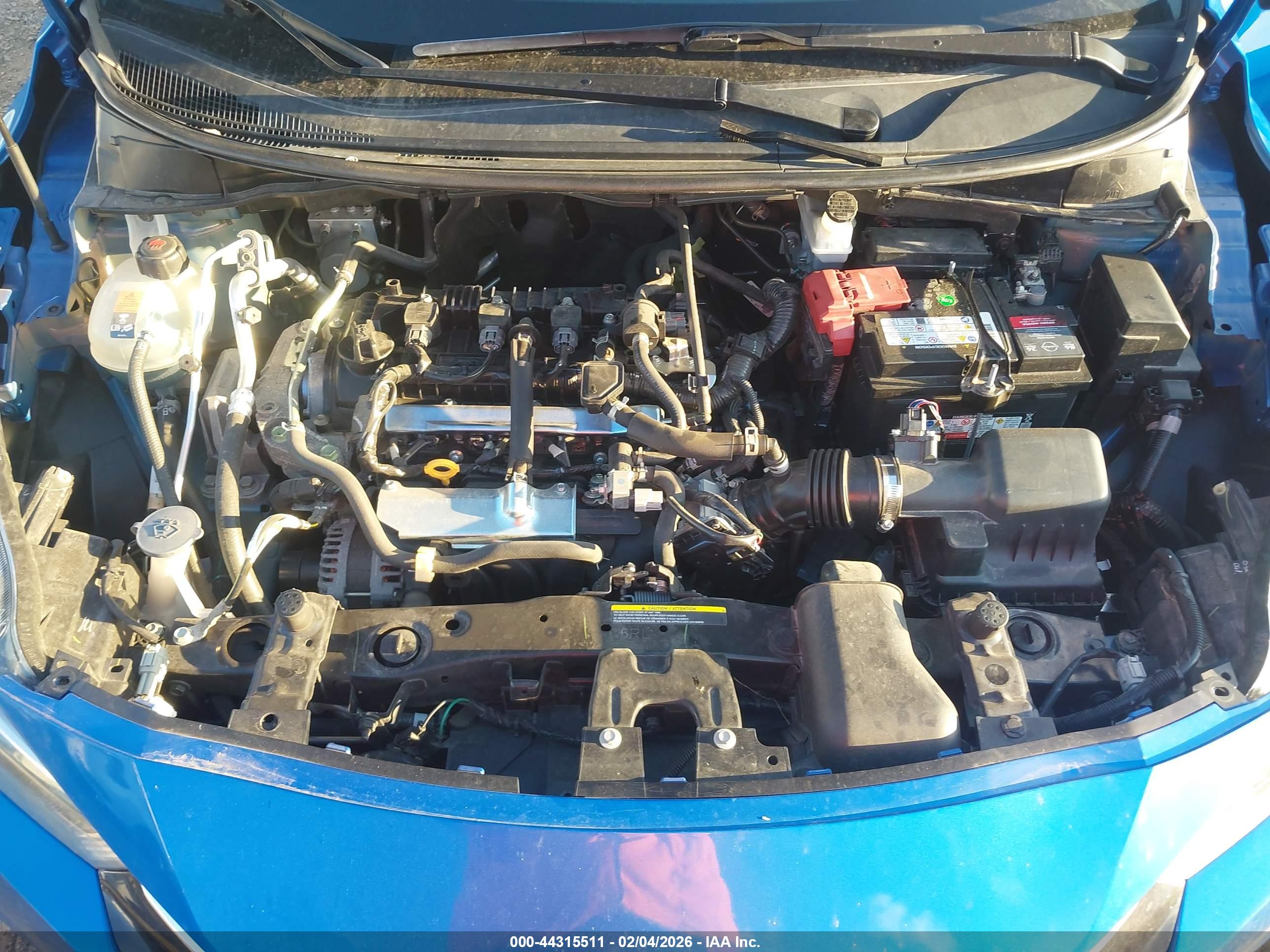 NISSAN VERSA image 10