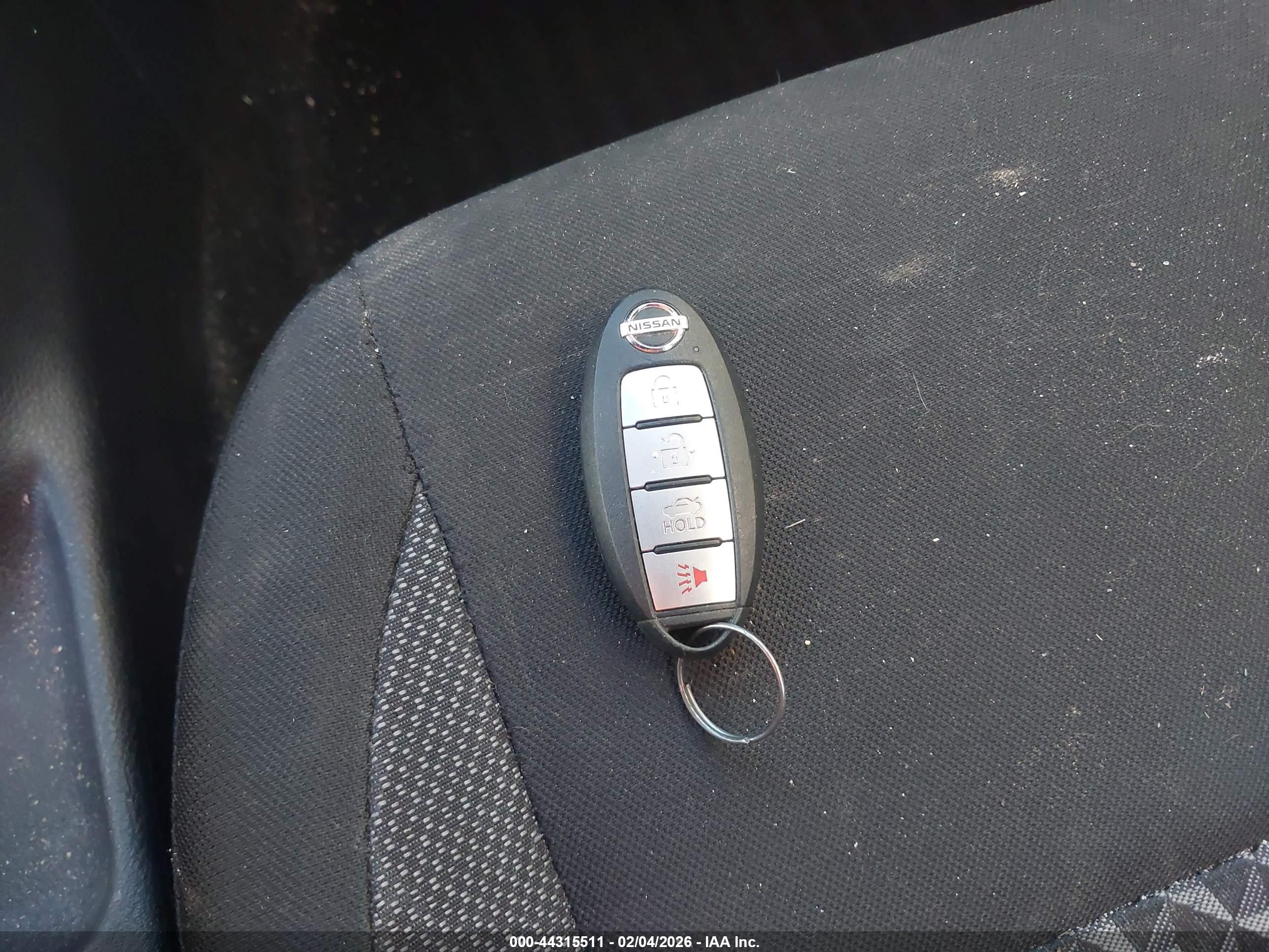 NISSAN VERSA image 11