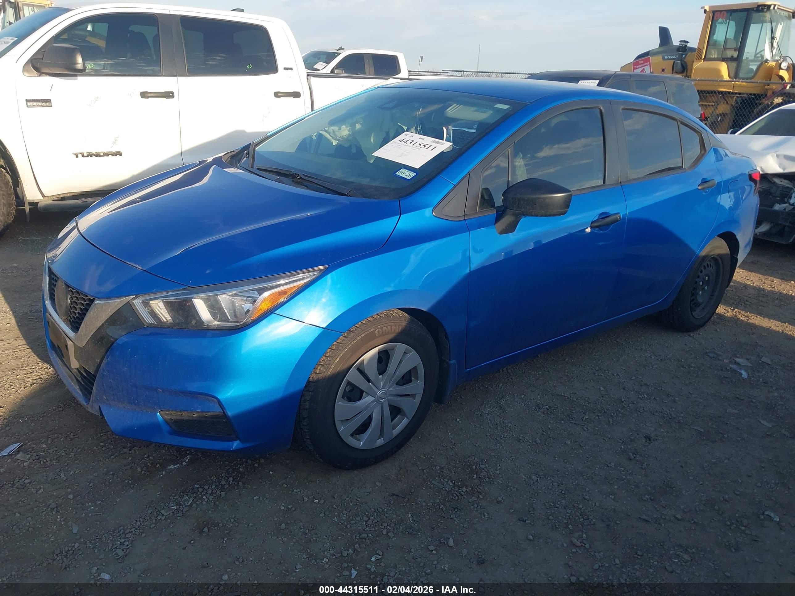NISSAN VERSA image 2