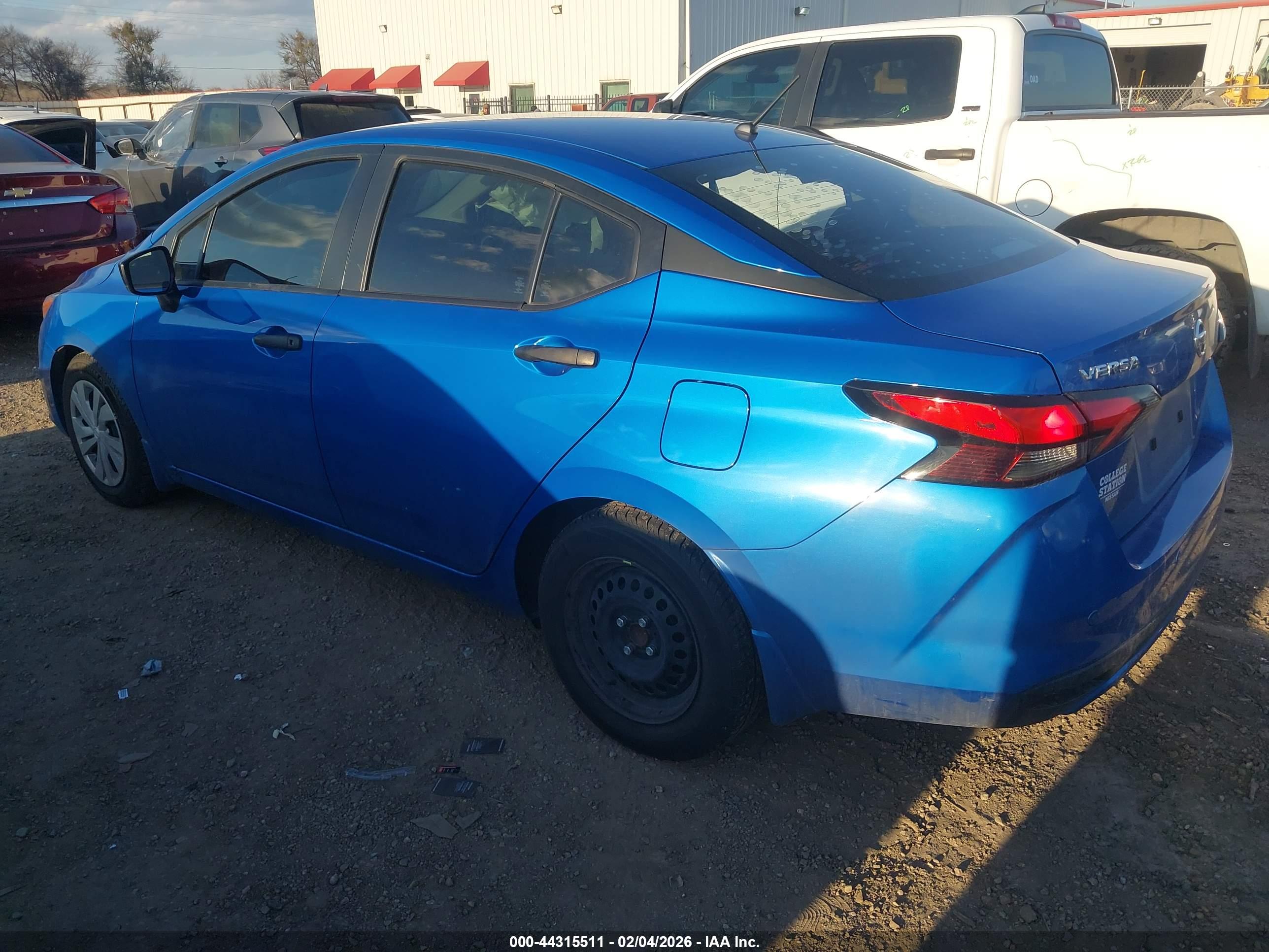 NISSAN VERSA image 3