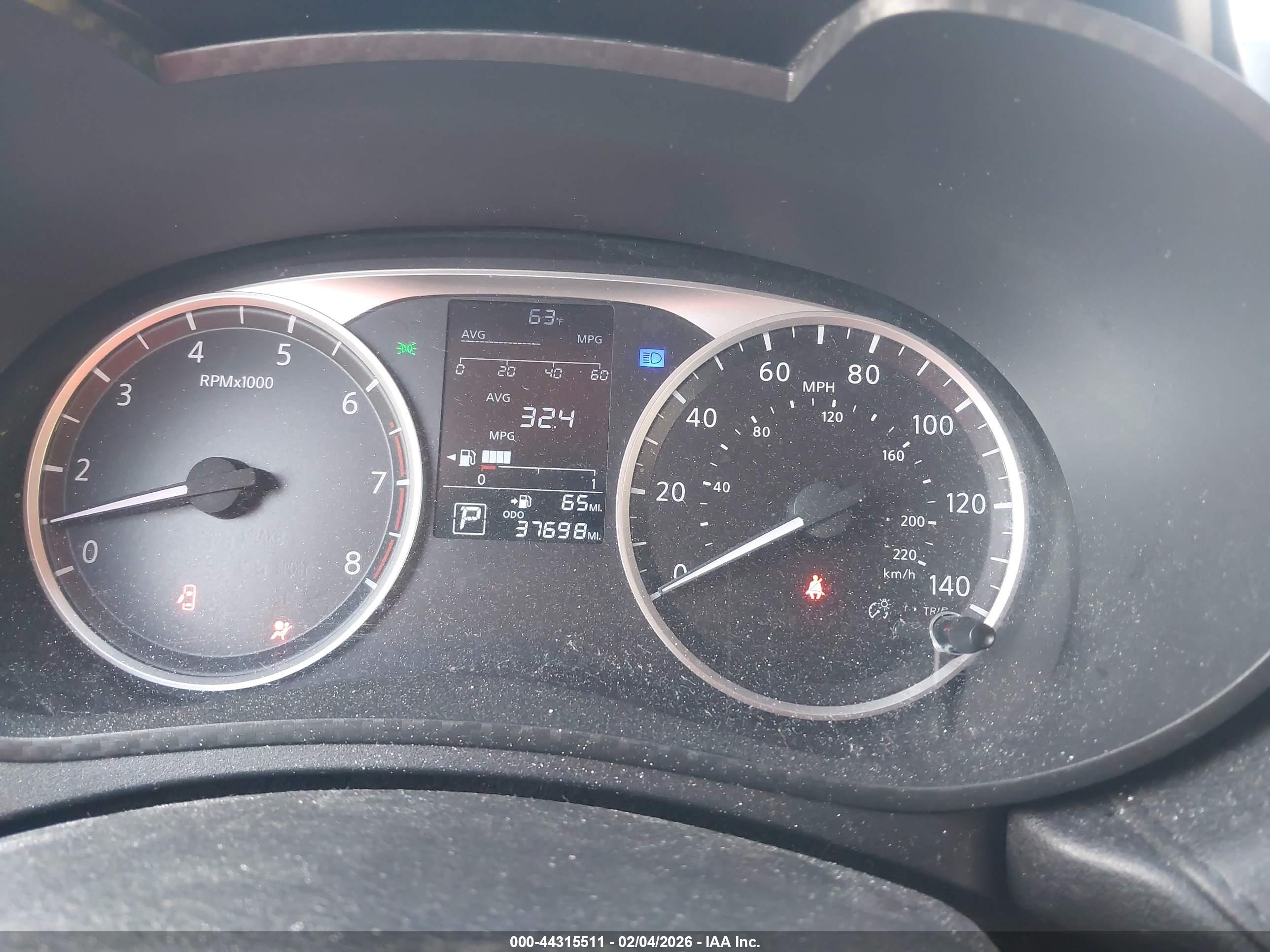 NISSAN VERSA image 7