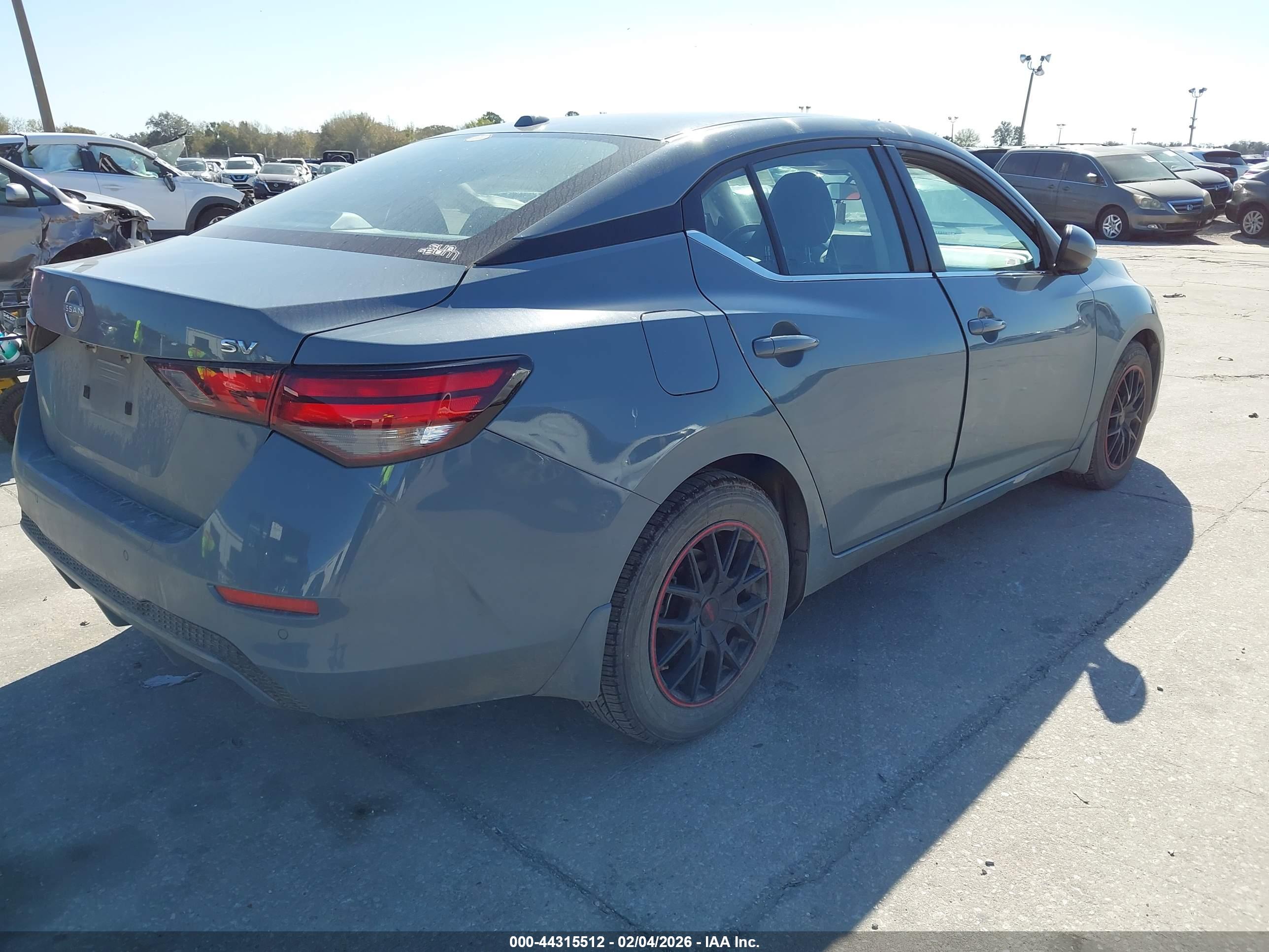 NISSAN SENTRA image 4