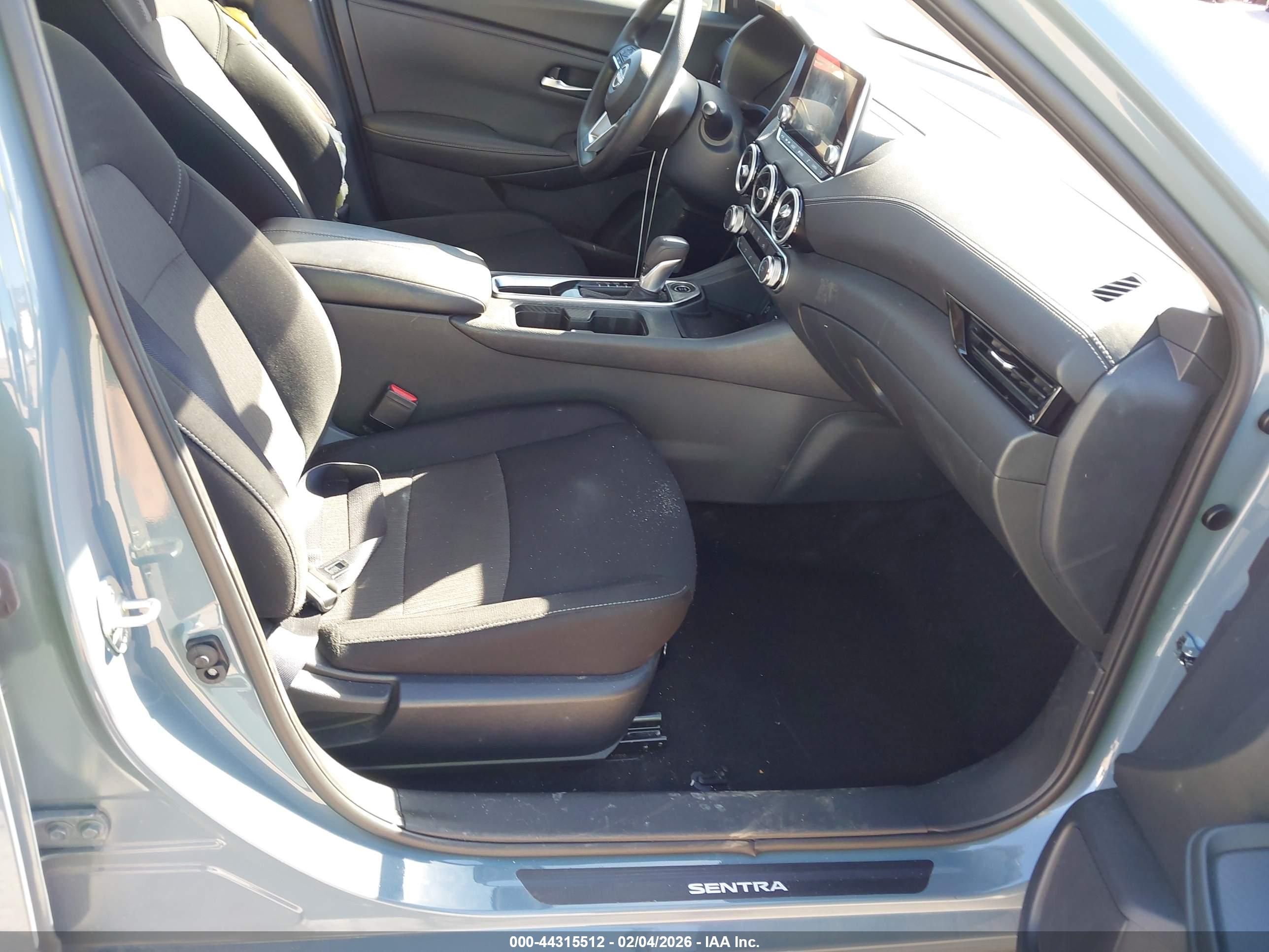 NISSAN SENTRA image 5
