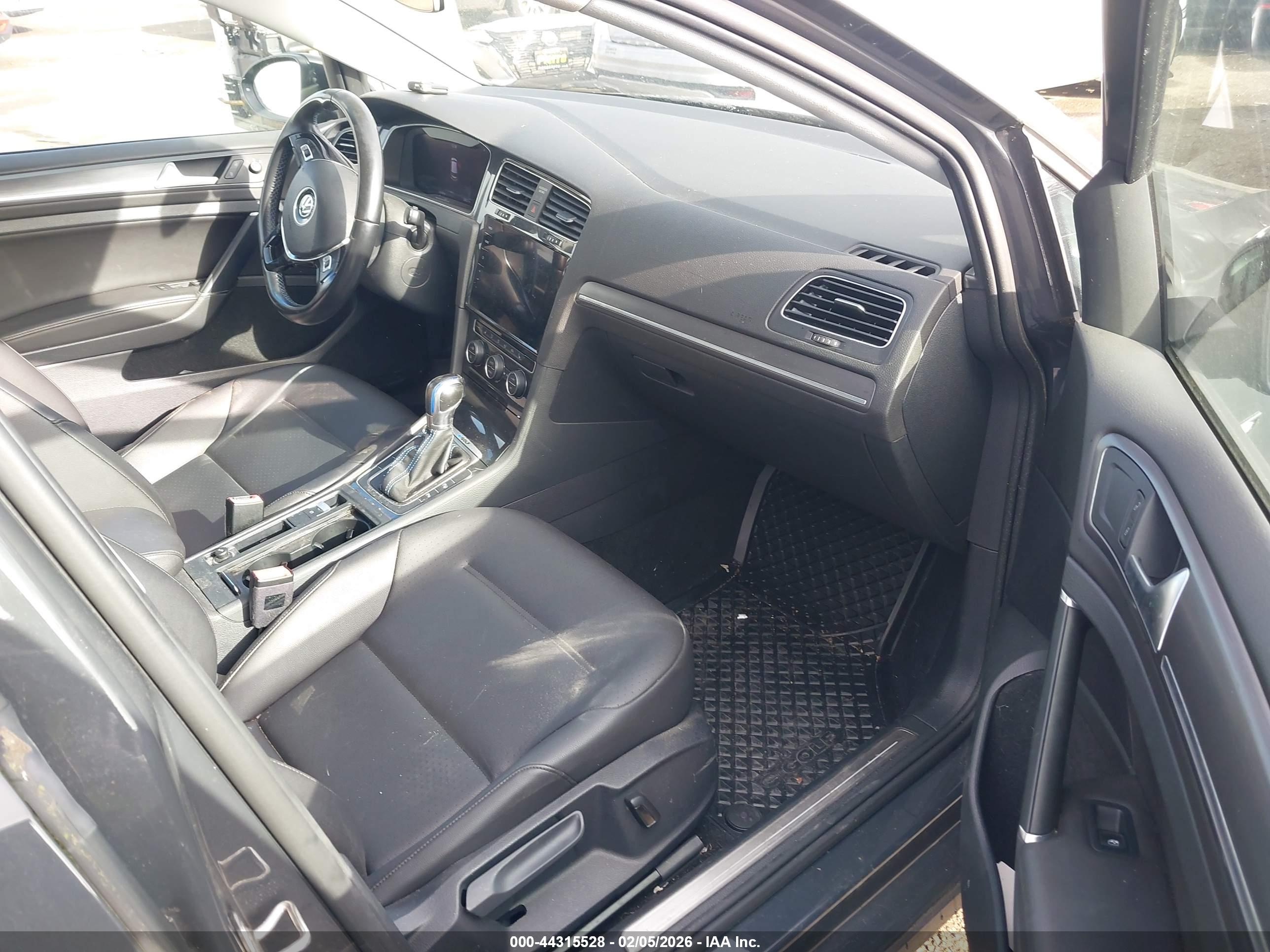 VOLKSWAGEN E-GOLF image 5