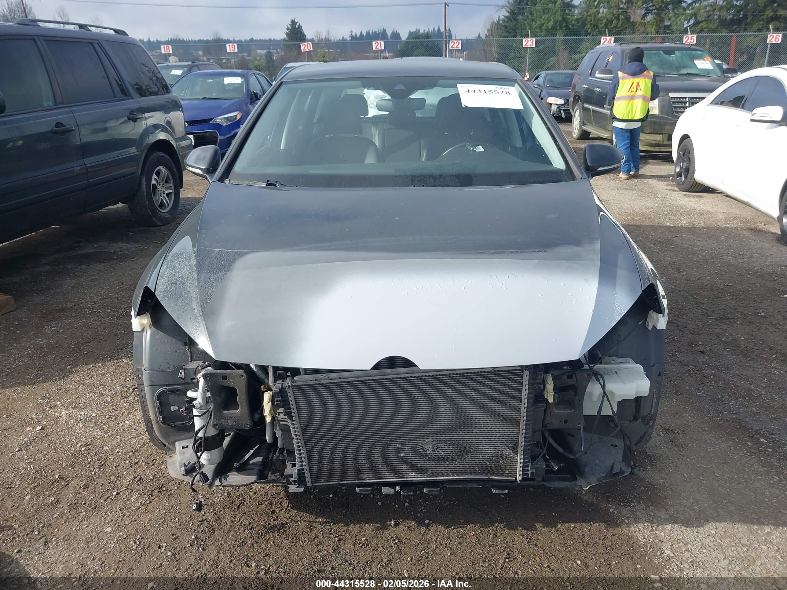 VOLKSWAGEN E-GOLF image 6