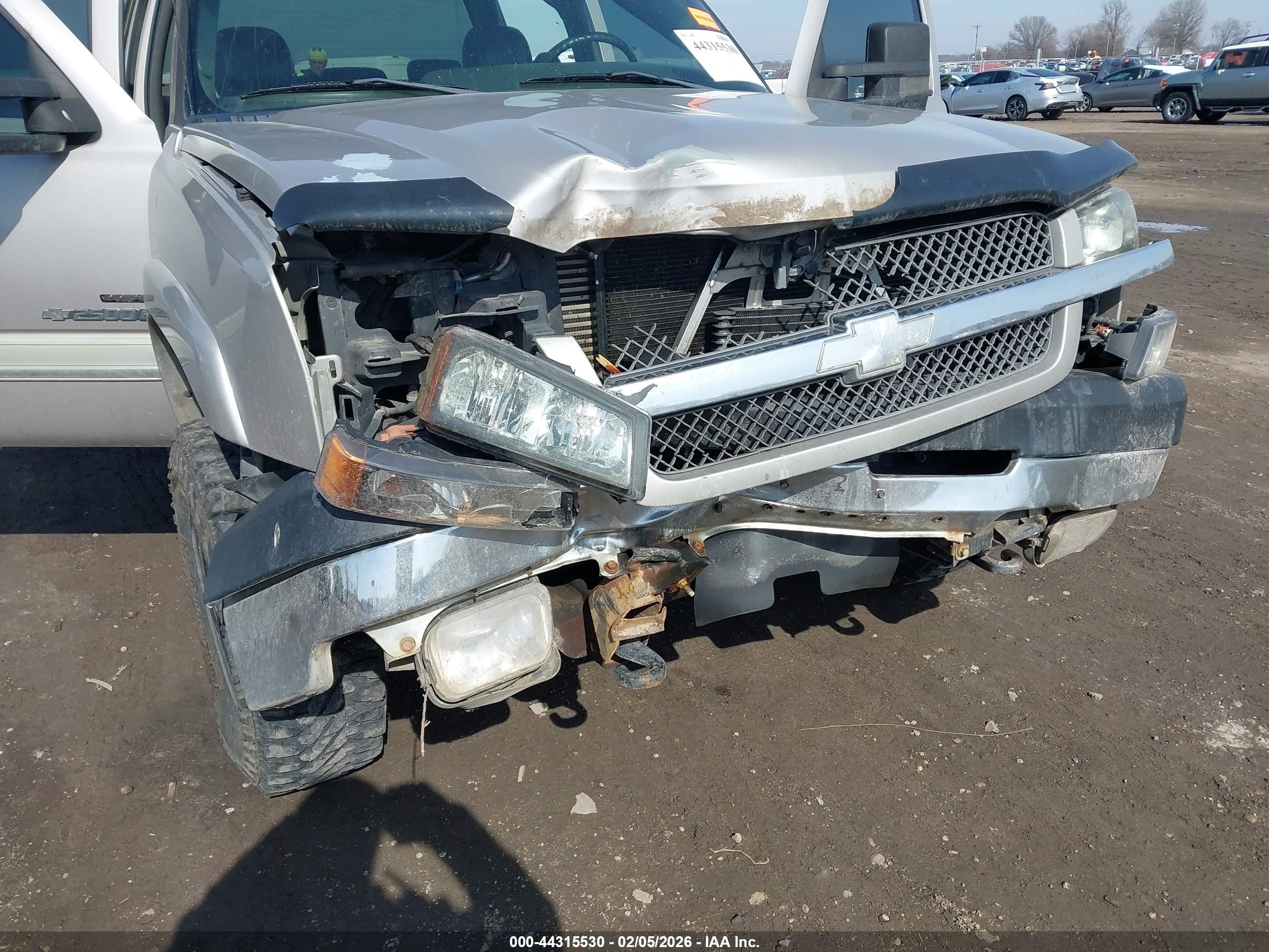CHEVROLET SILVERADO image 6