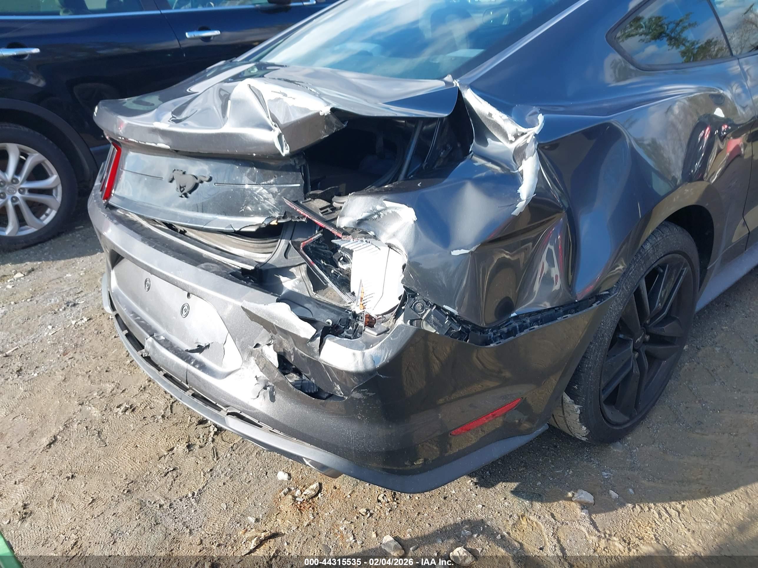 FORD MUSTANG image 6