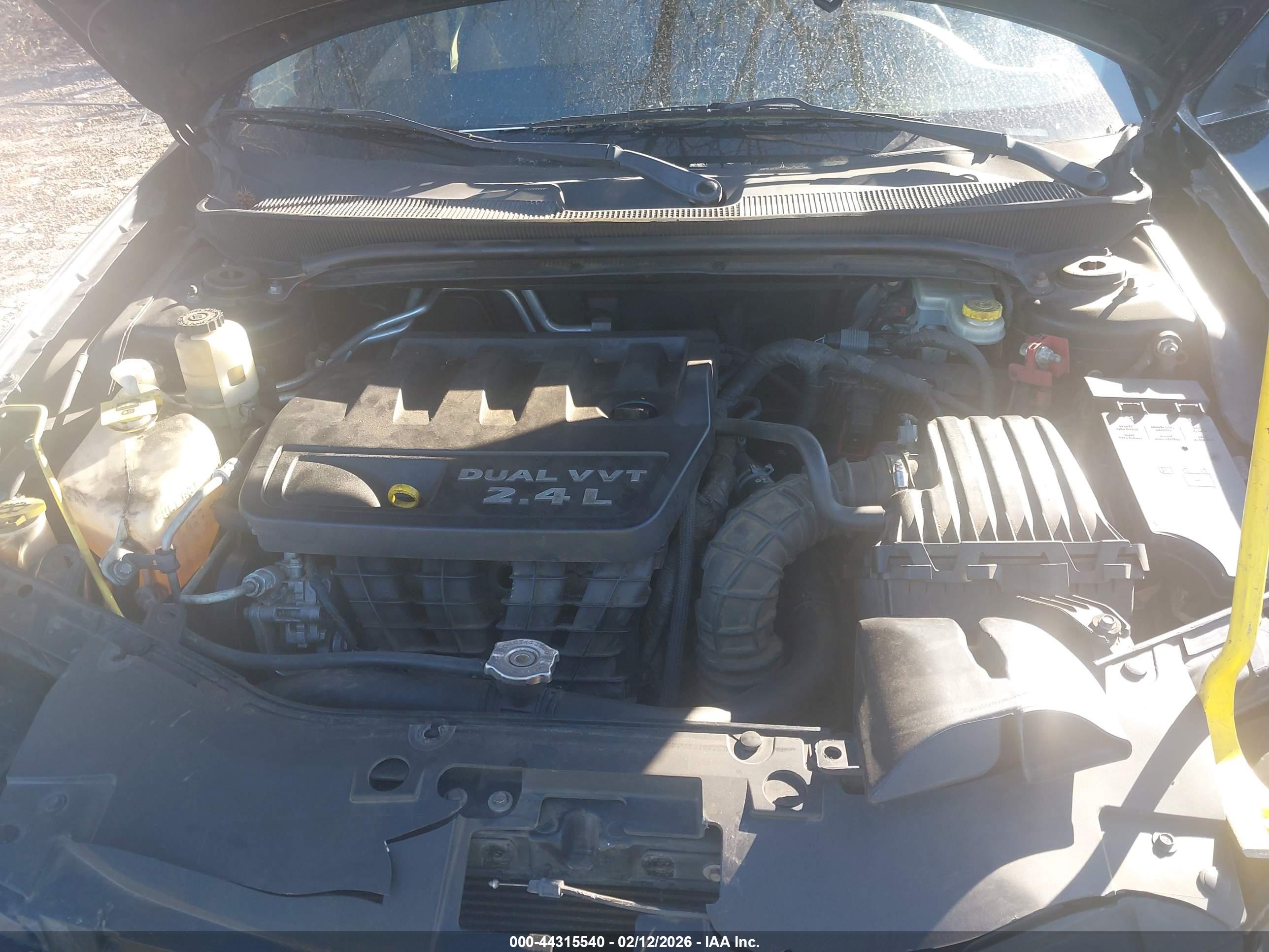 CHRYSLER 200 image 10