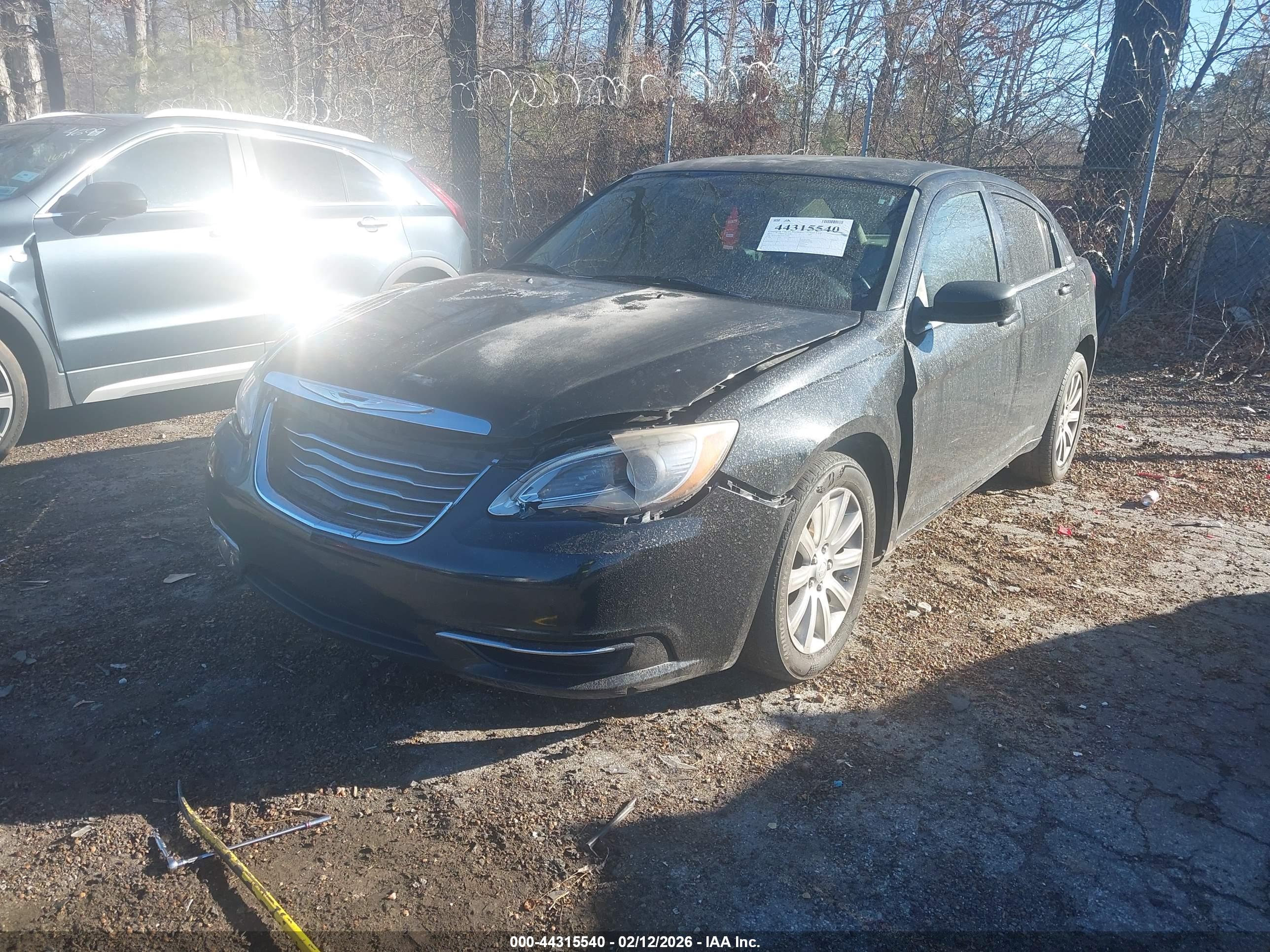CHRYSLER 200 image 2