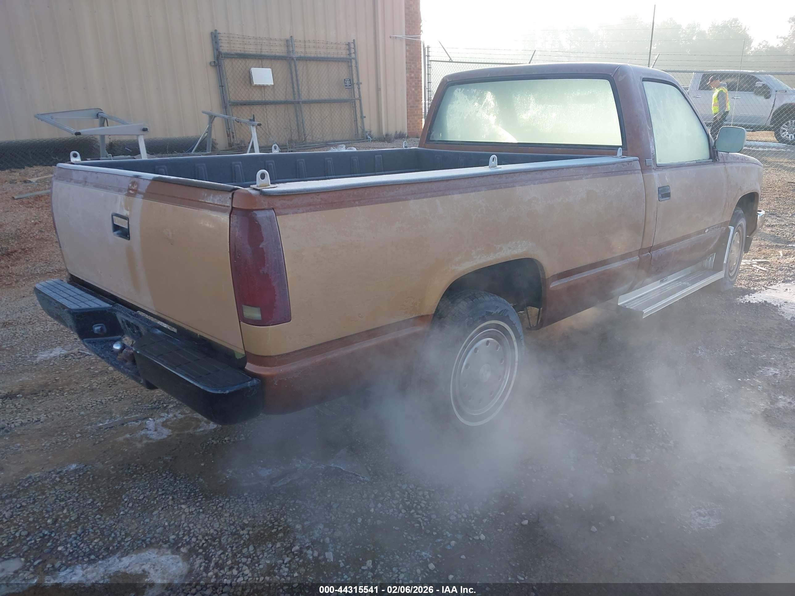 CHEVROLET GMT-400 image 4