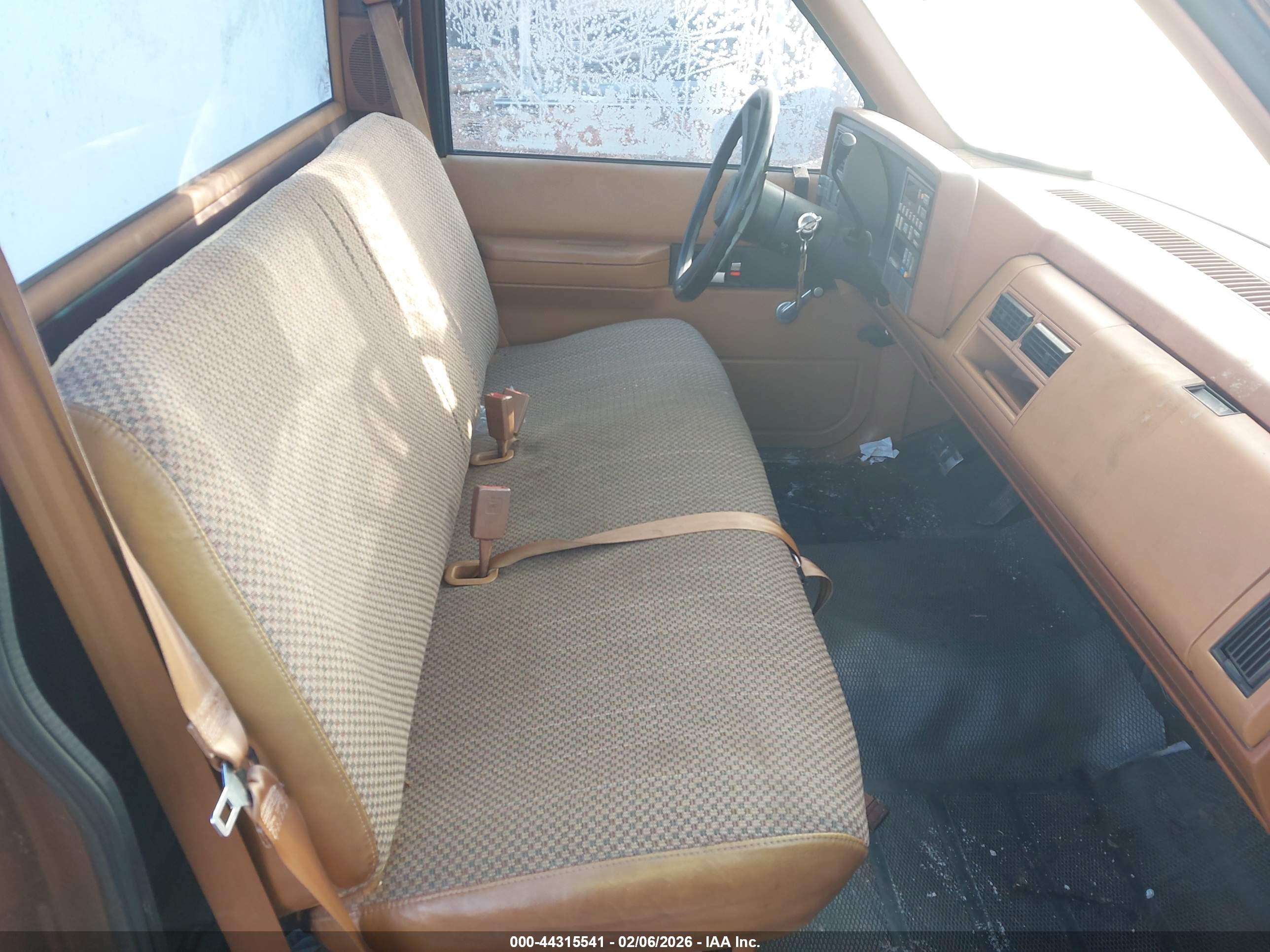 CHEVROLET GMT-400 image 8