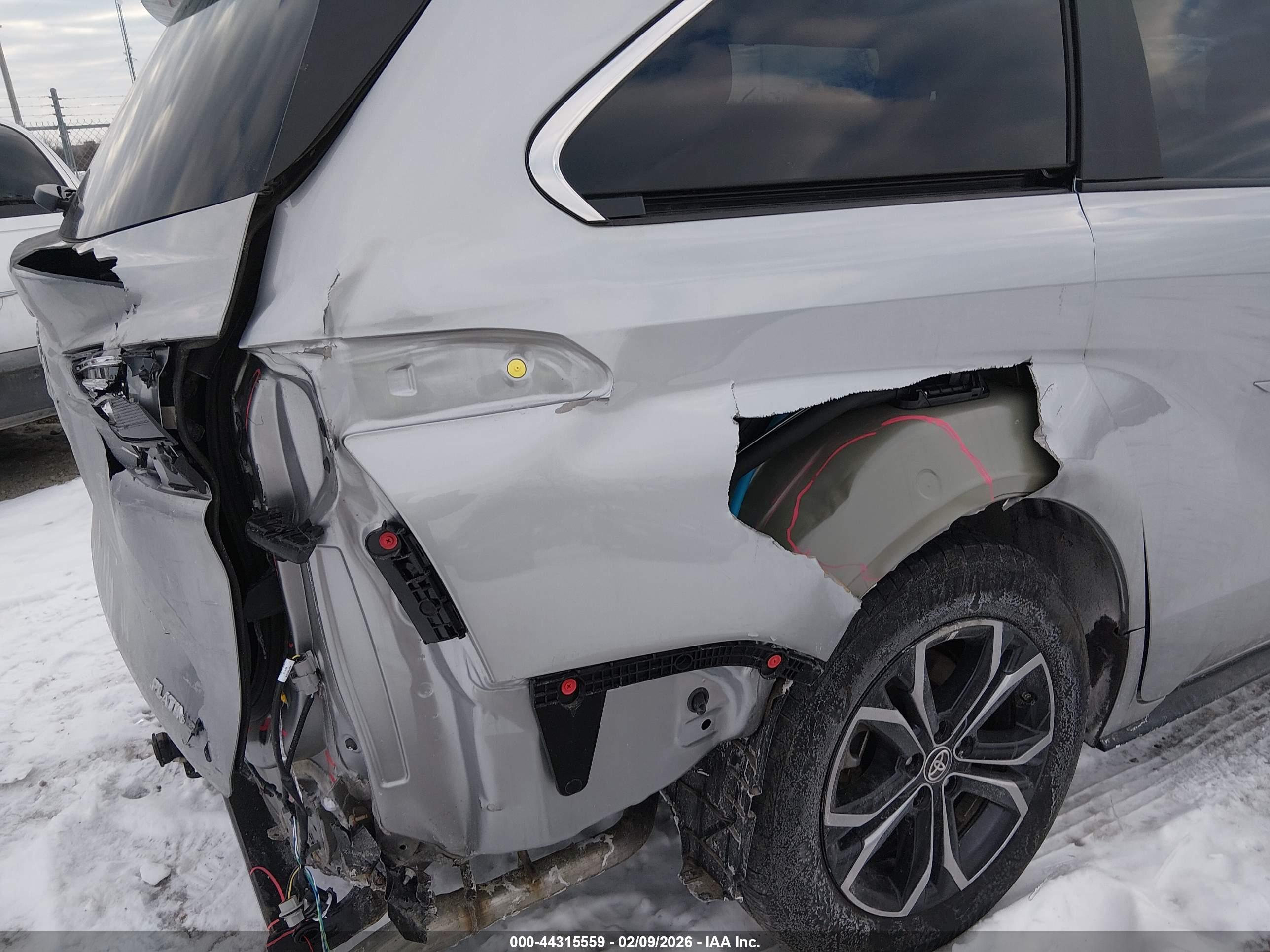 TOYOTA SIENNA image 6
