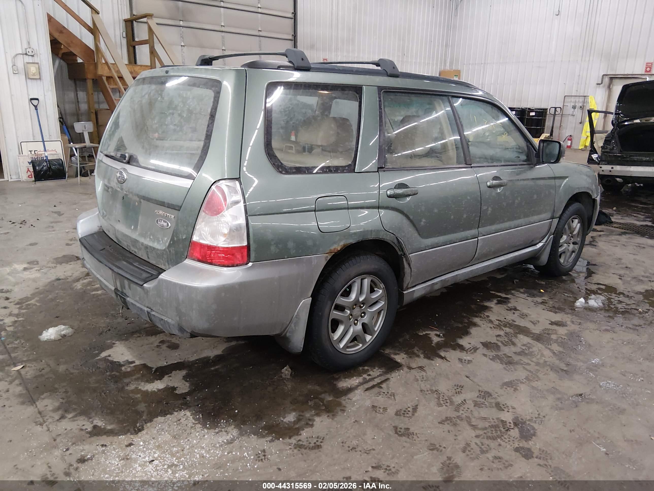 SUBARU FORESTER image 4