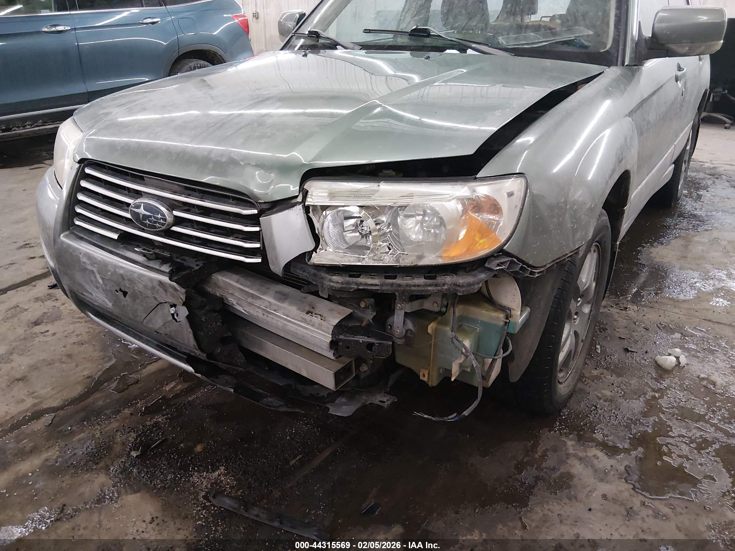 SUBARU FORESTER image 6