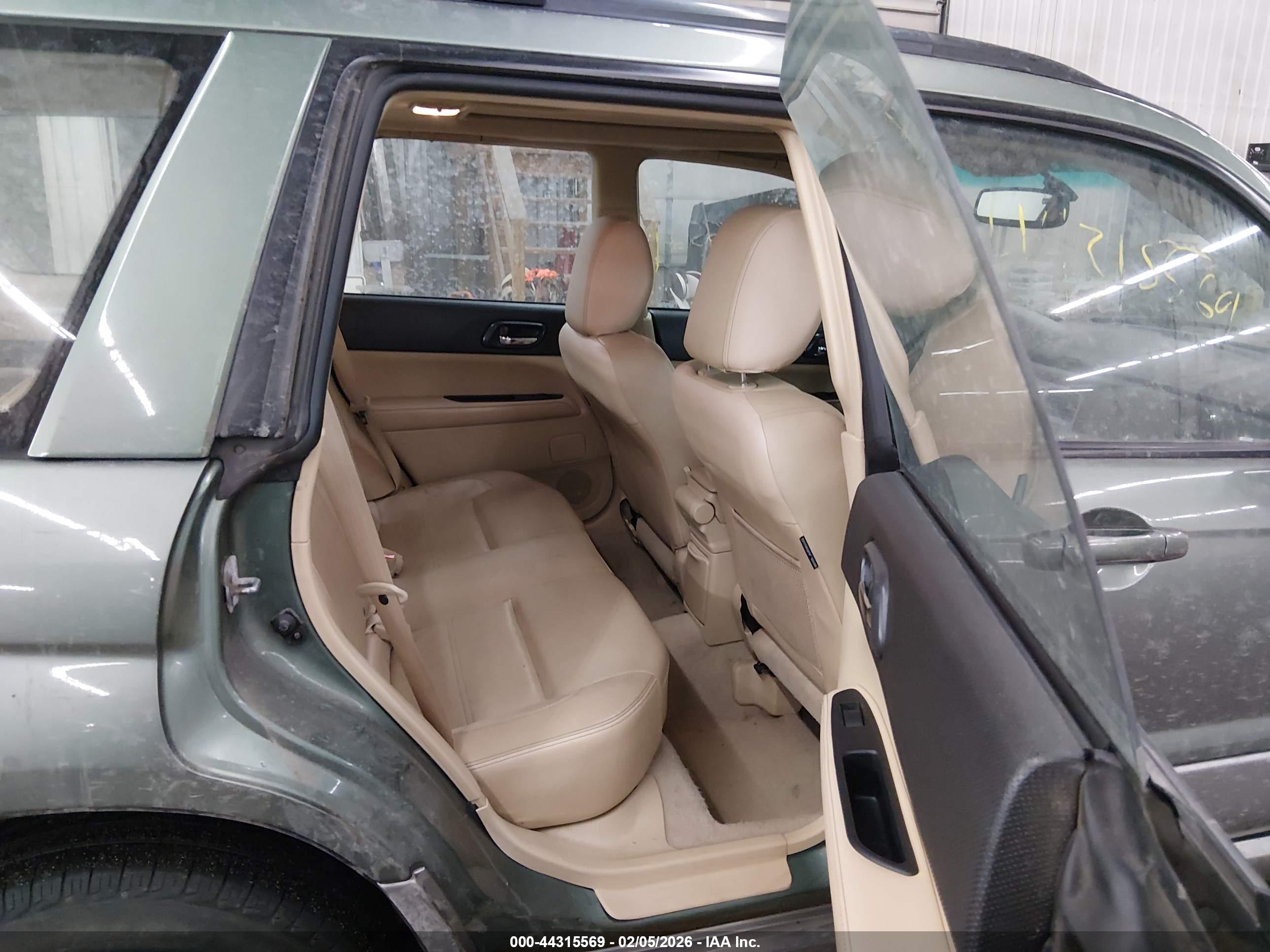 SUBARU FORESTER image 8