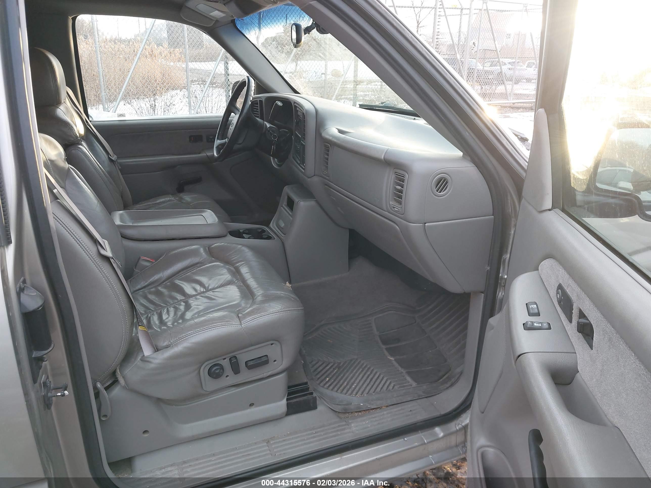 CHEVROLET SILVERADO image 5