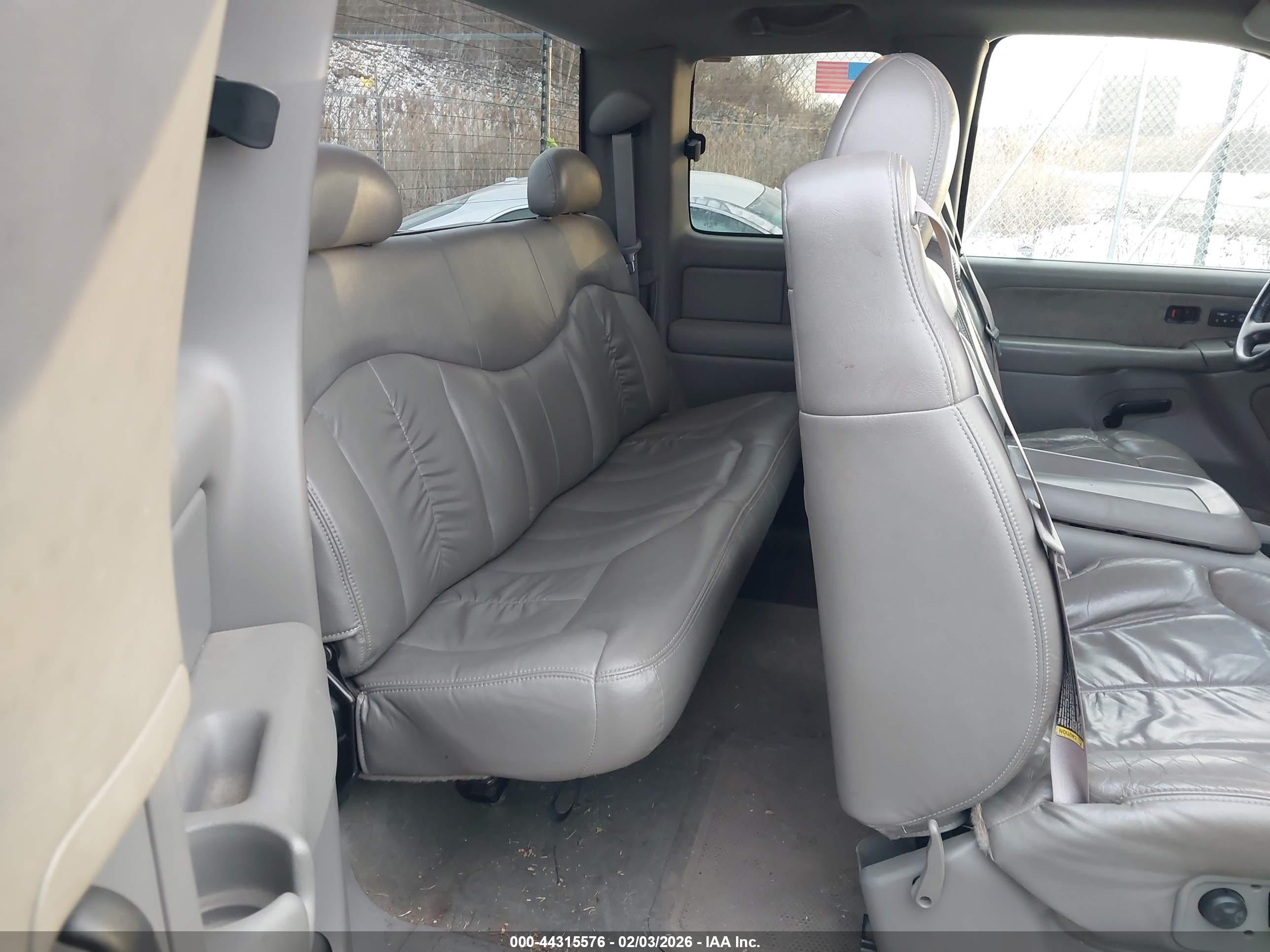 CHEVROLET SILVERADO image 8