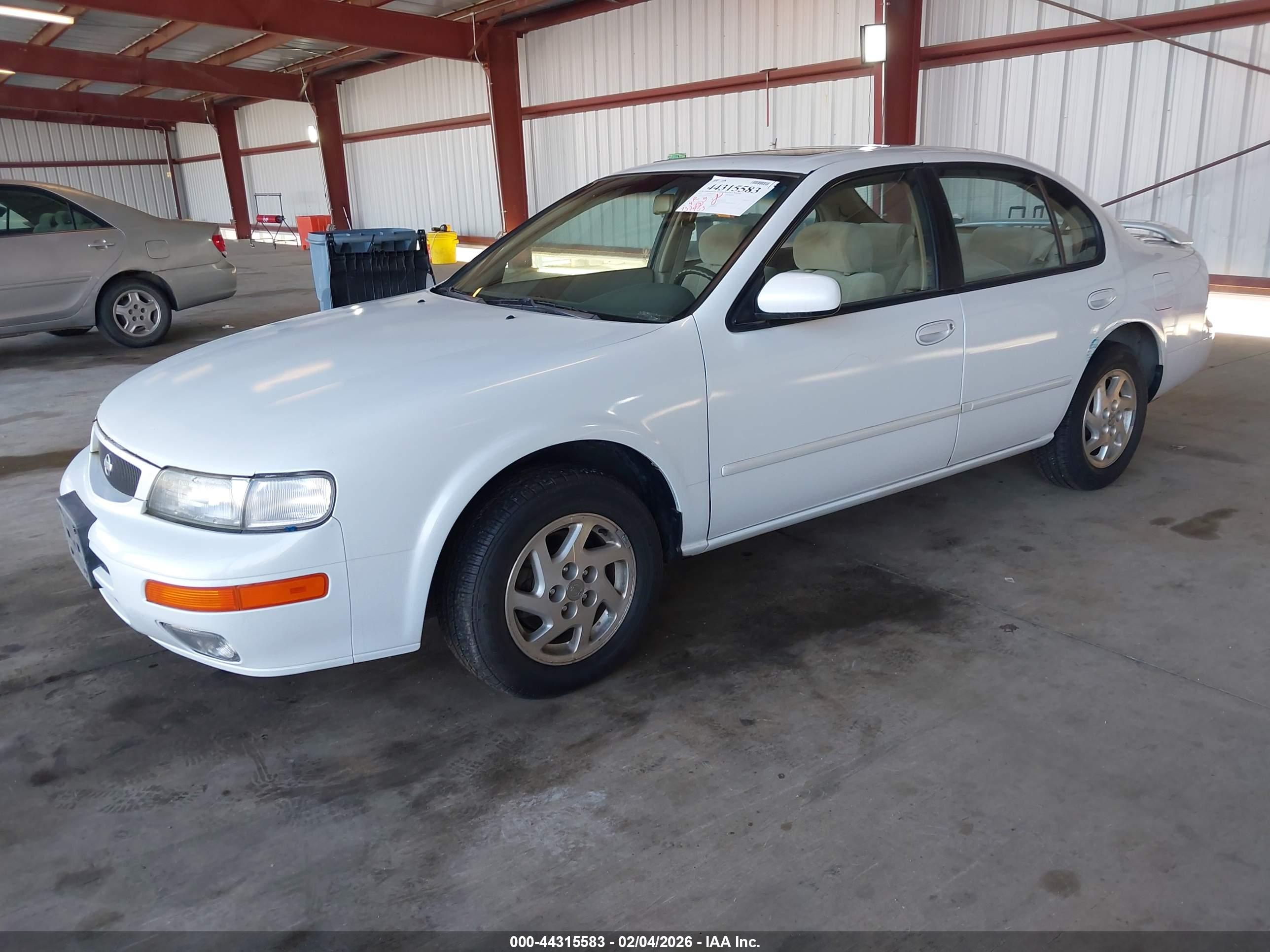 NISSAN MAXIMA image 2