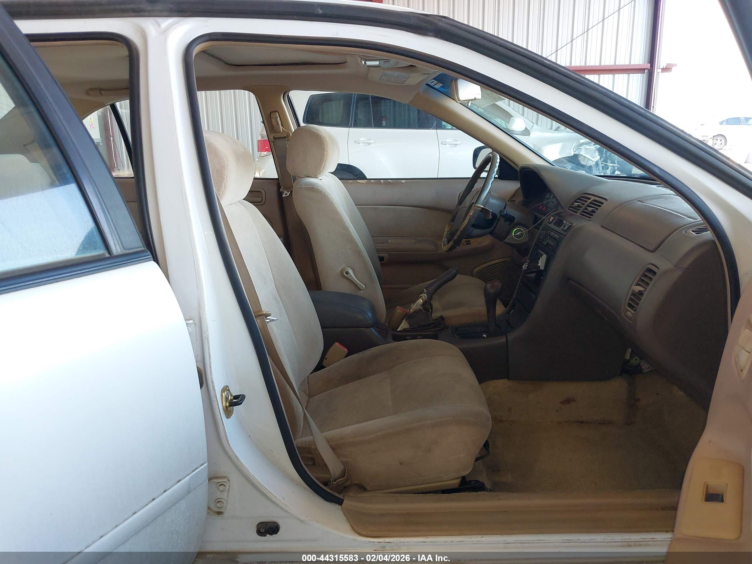 NISSAN MAXIMA image 5