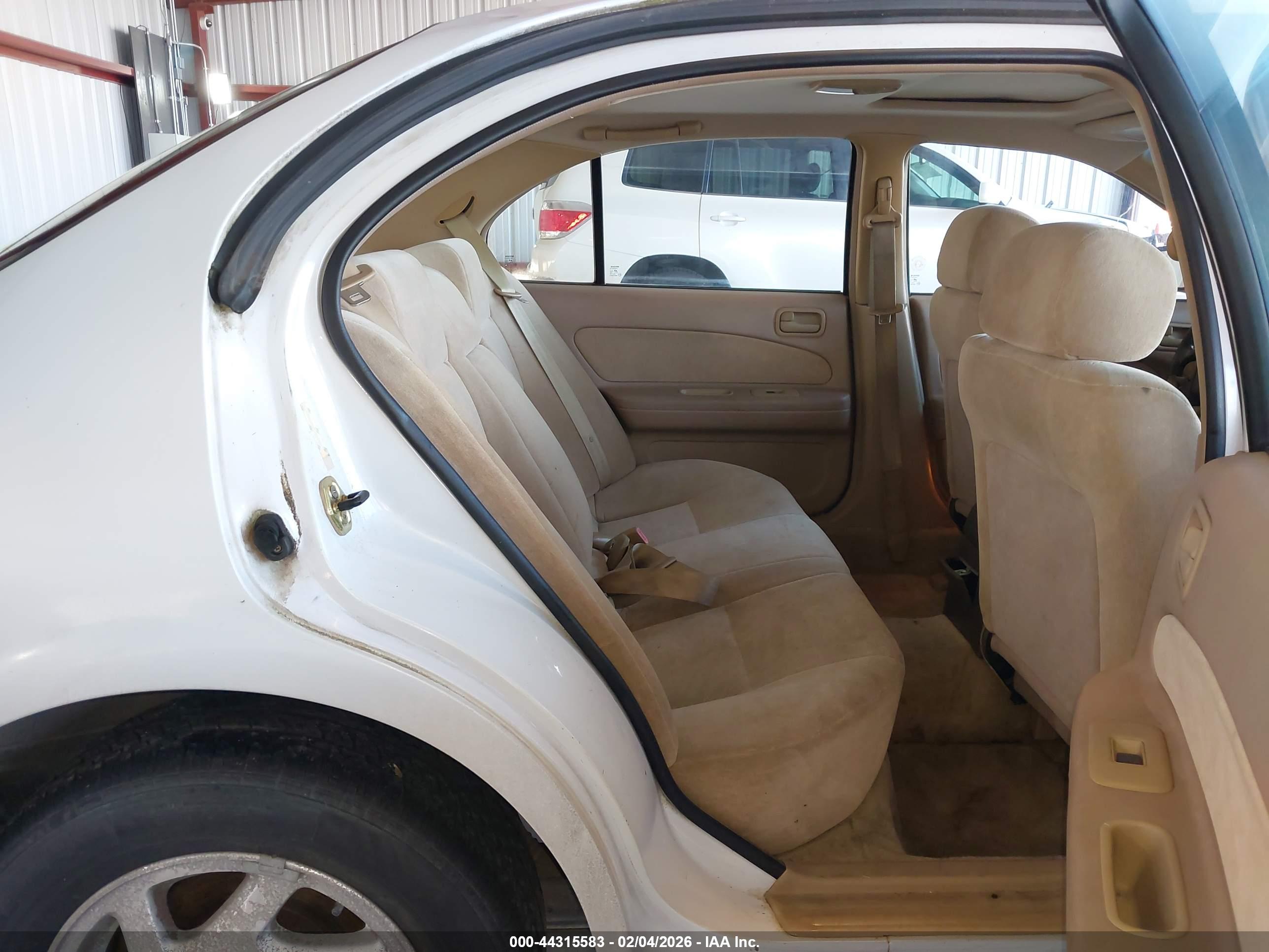 NISSAN MAXIMA image 8