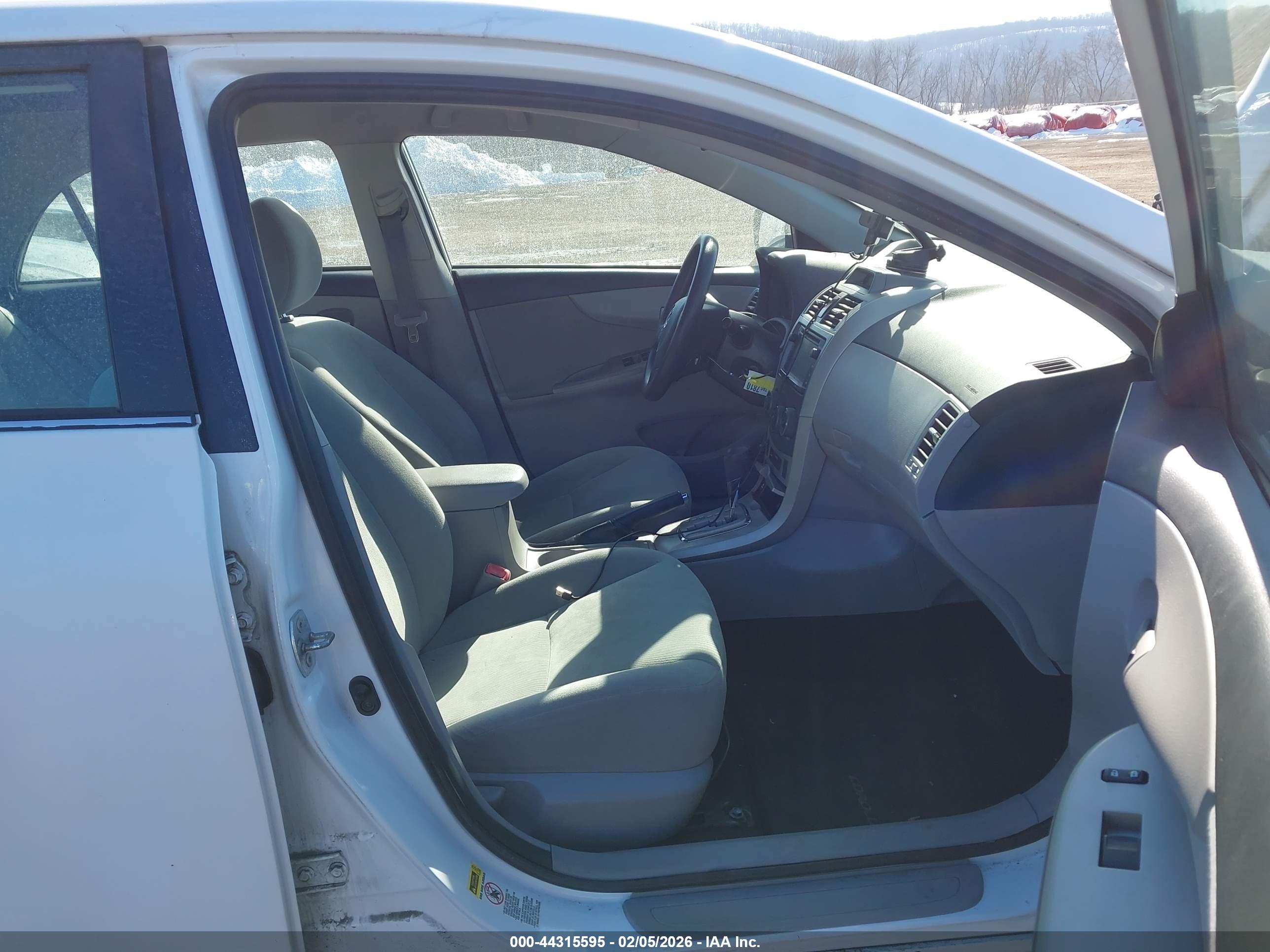 TOYOTA COROLLA image 5