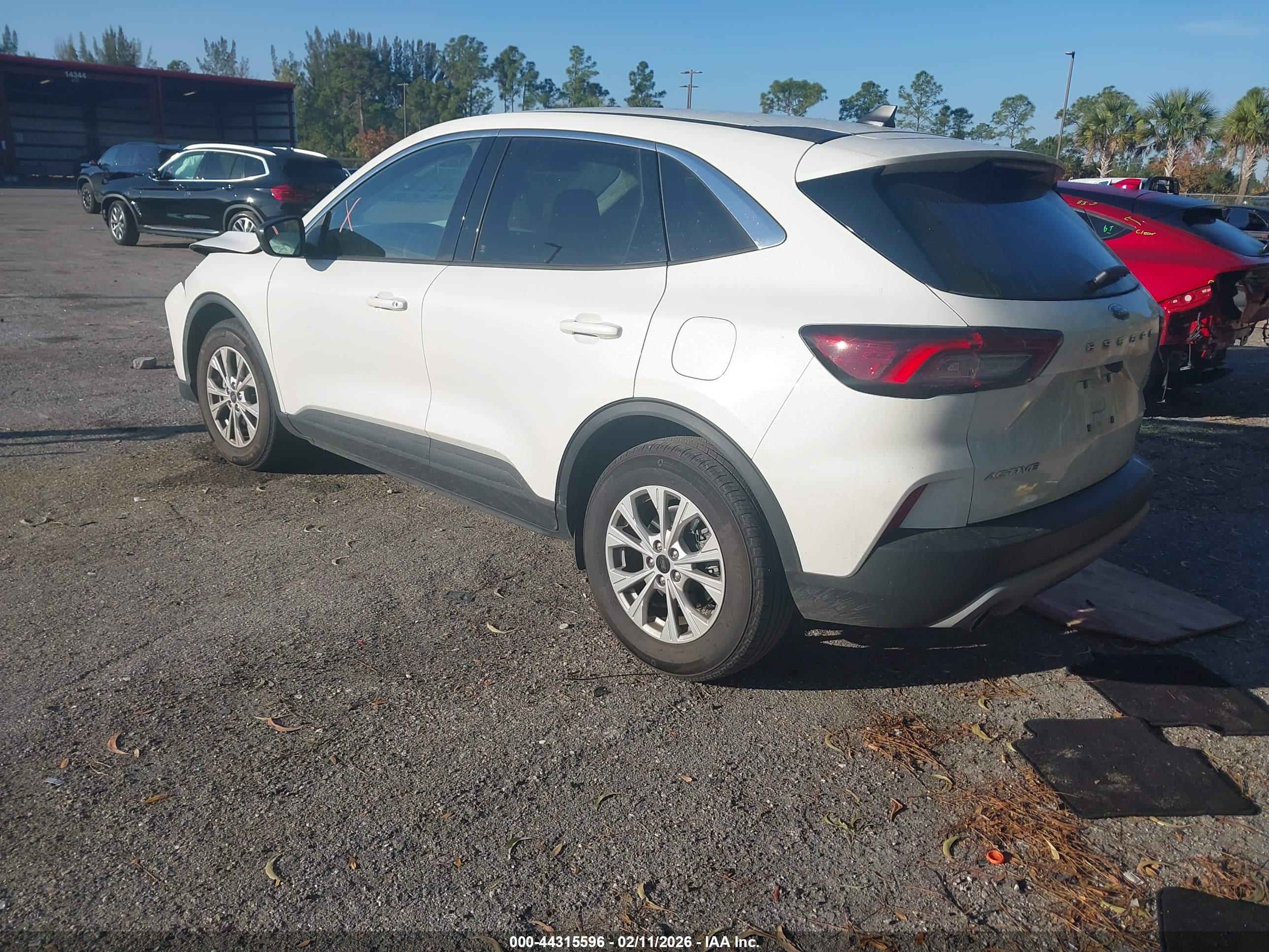 FORD ESCAPE image 3