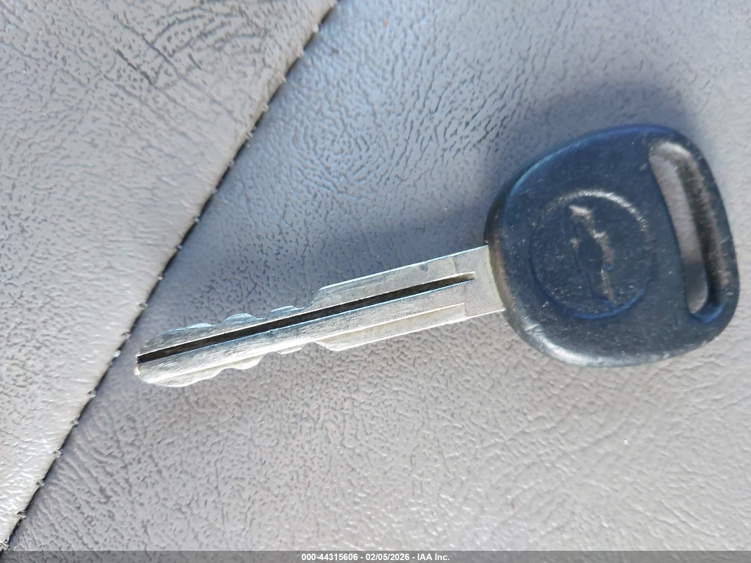 CHEVROLET COLORADO image 11