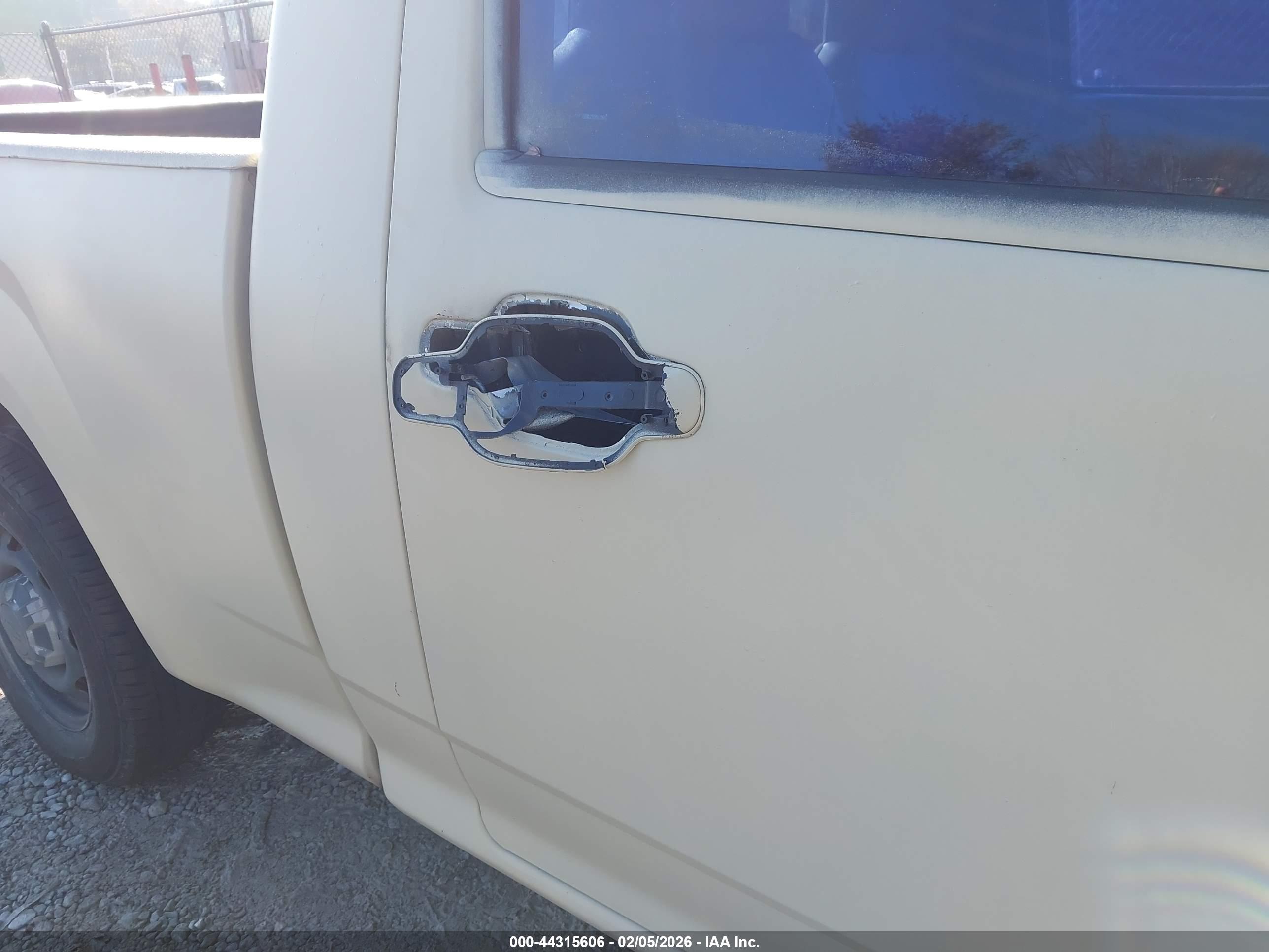 CHEVROLET COLORADO image 6