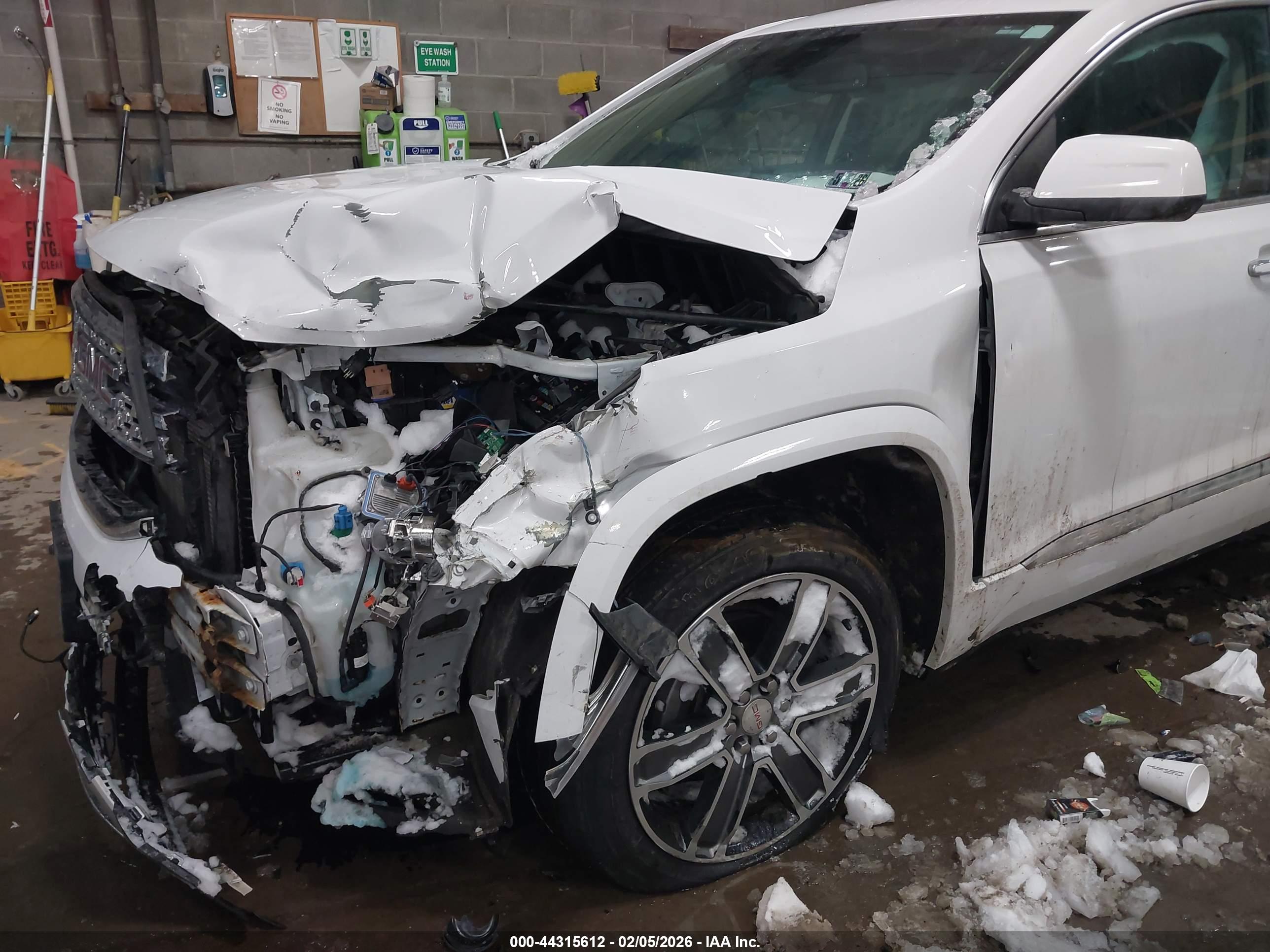 GMC ACADIA image 6